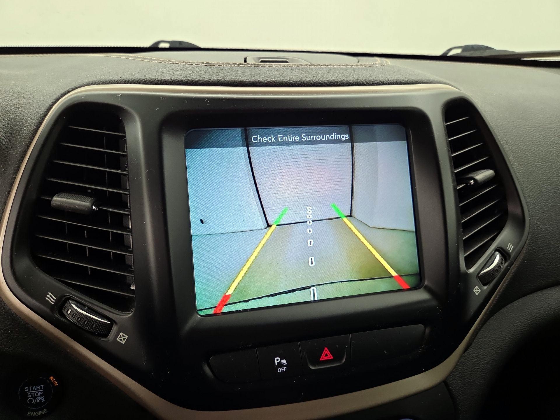 Thumbnail: 2016 Jeep Cherokee - 14