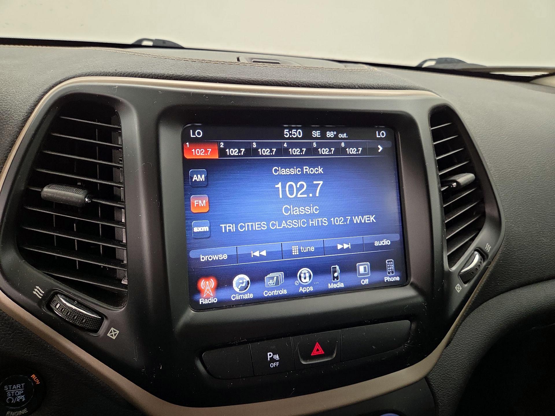 Thumbnail: 2016 Jeep Cherokee - 15