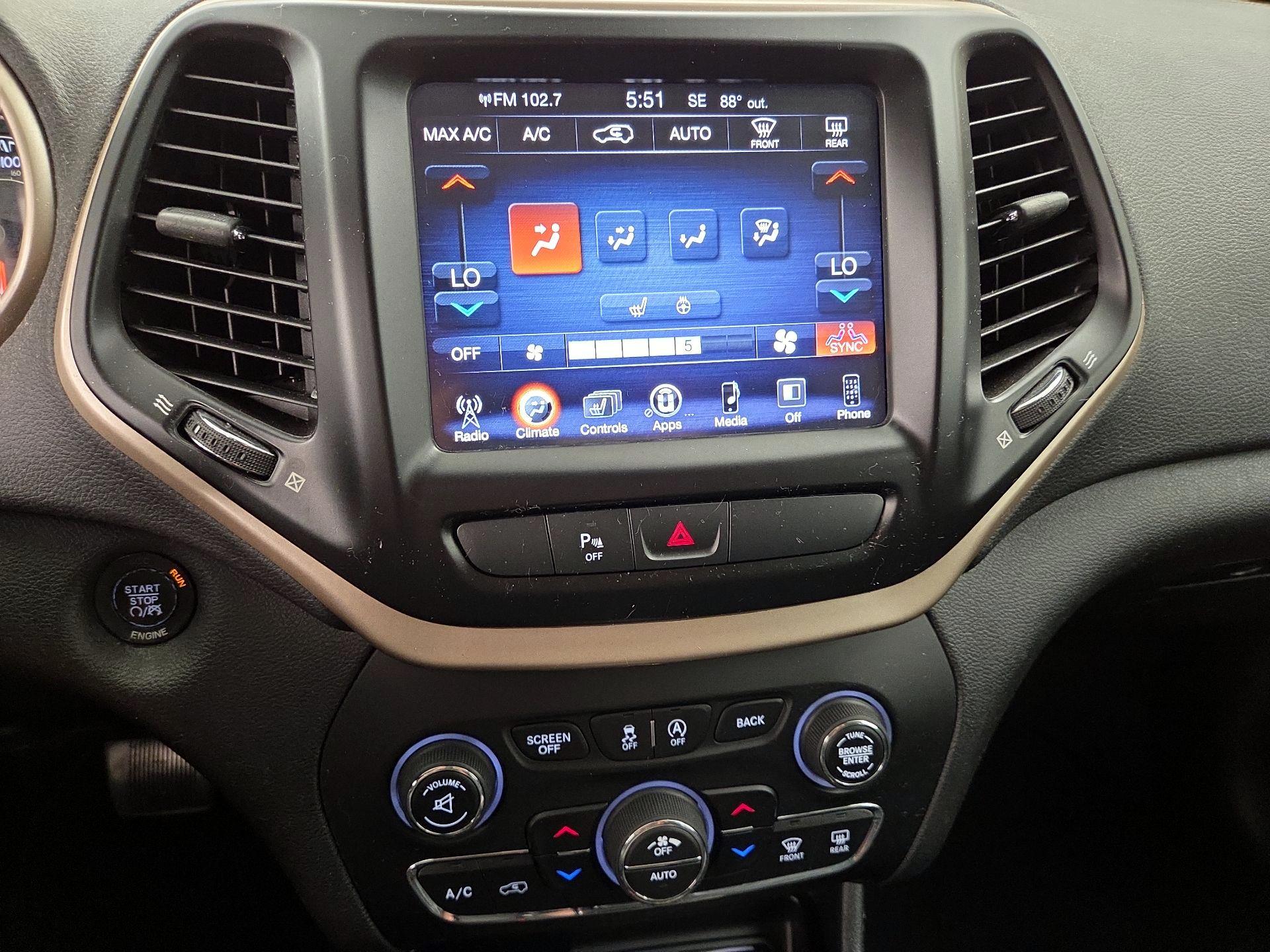 Thumbnail: 2016 Jeep Cherokee - 16