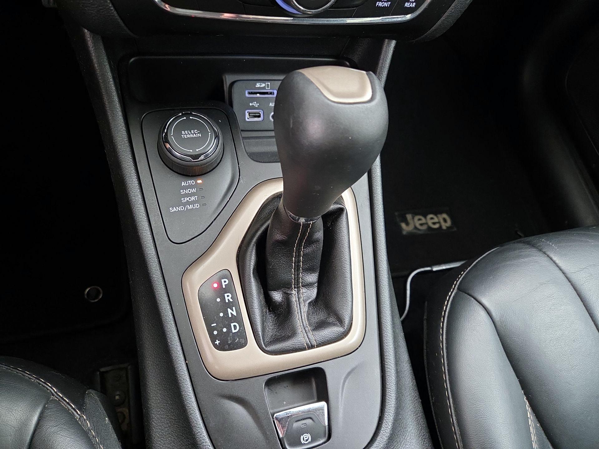 Thumbnail: 2016 Jeep Cherokee - 17