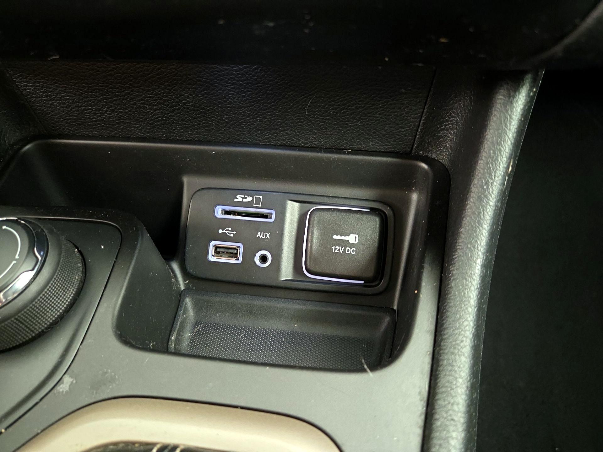 Thumbnail: 2016 Jeep Cherokee - 18