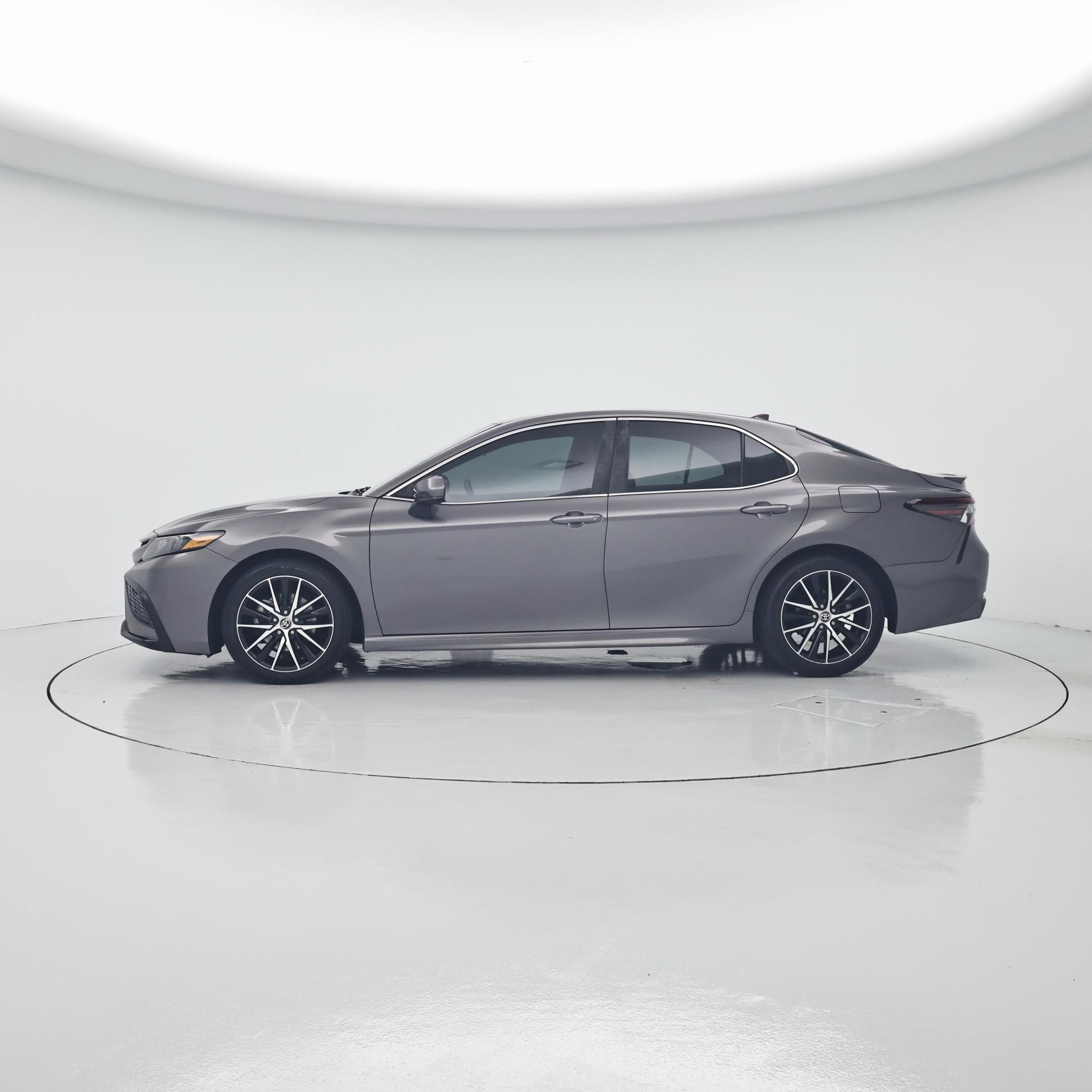 Thumbnail: 2021 Toyota Camry - 3