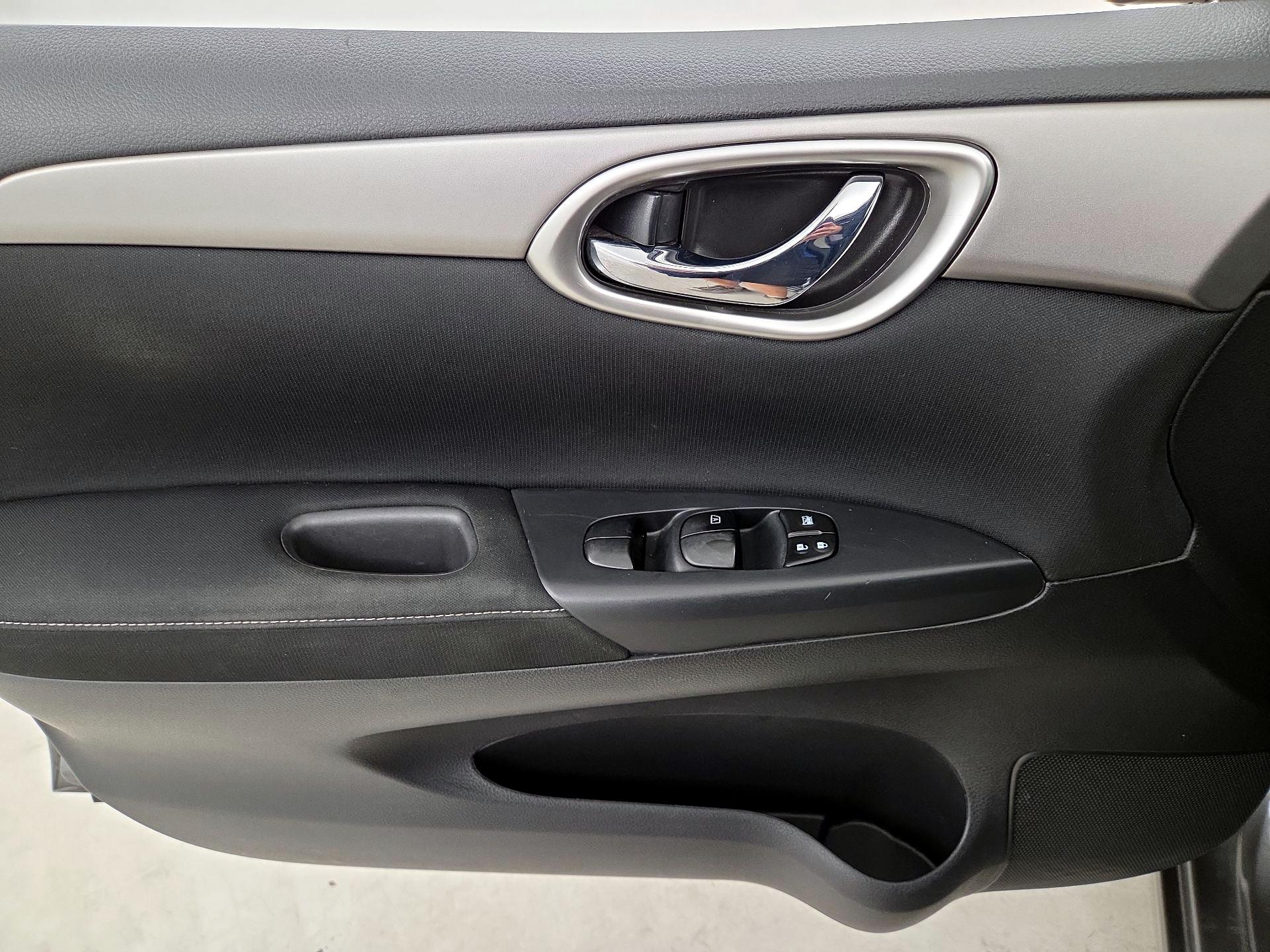 Thumbnail: 2015 Nissan Sentra - 12