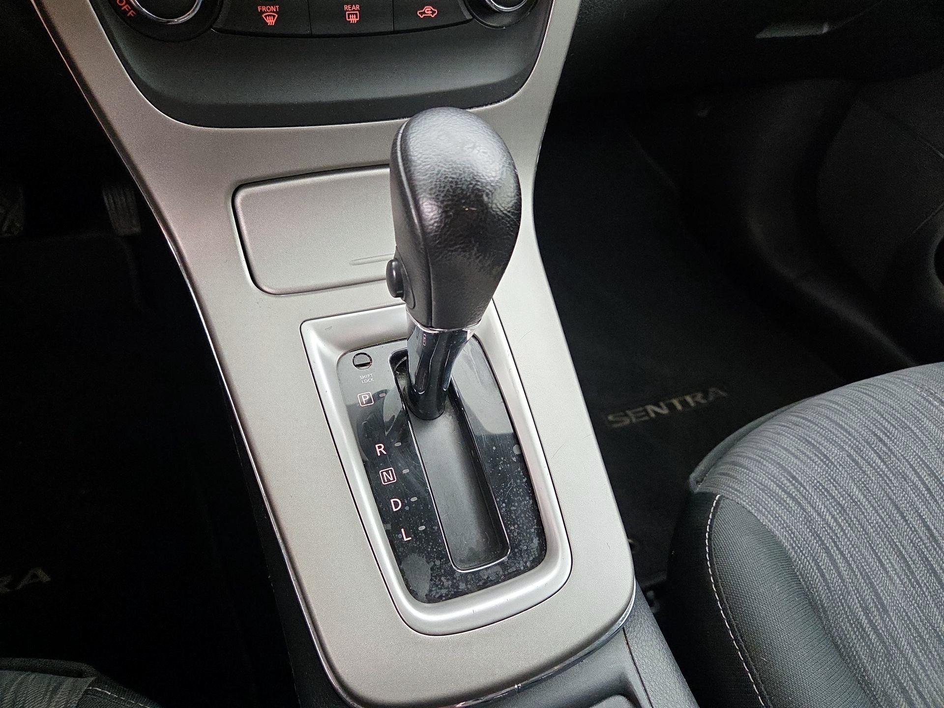 Thumbnail: 2015 Nissan Sentra - 17