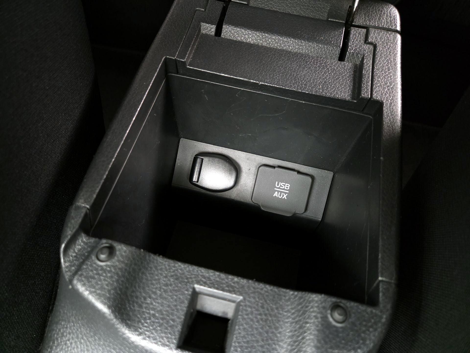 Thumbnail: 2015 Nissan Sentra - 18