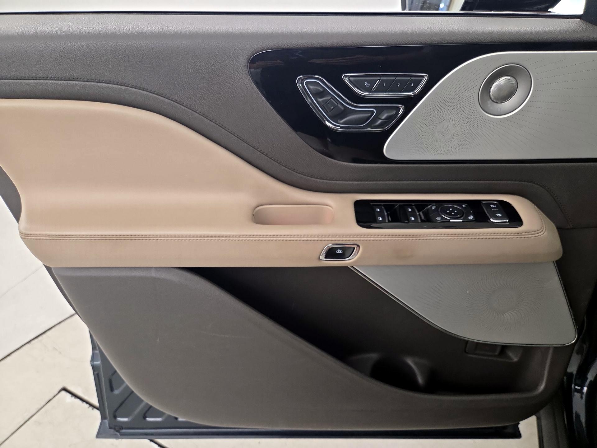 Thumbnail: 2022 Lincoln Aviator - 12