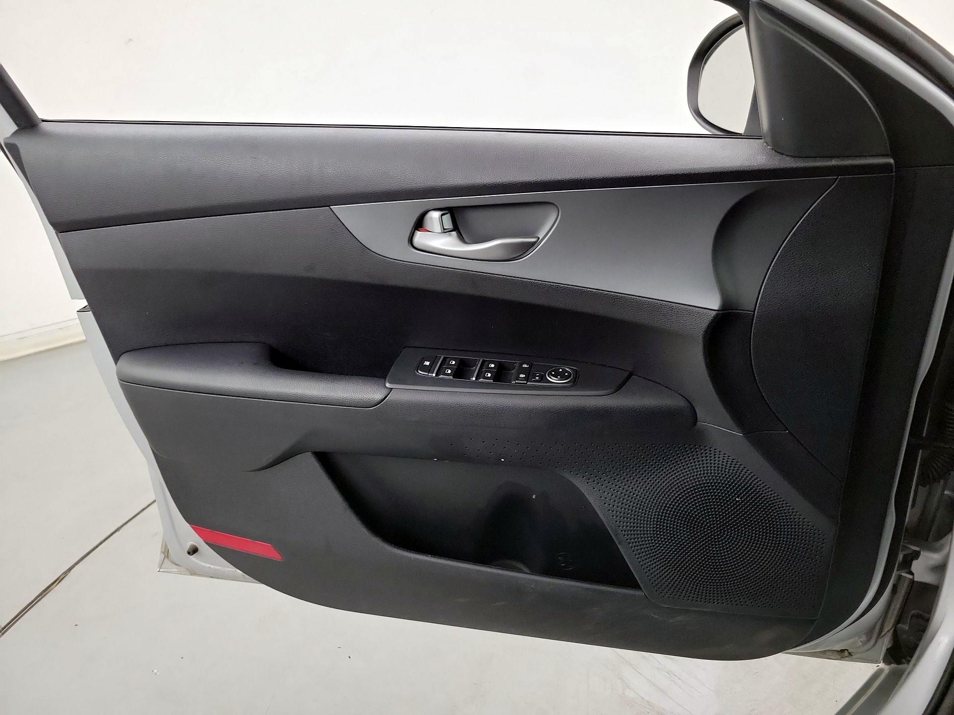 Thumbnail: 2020 Kia Forte - 10
