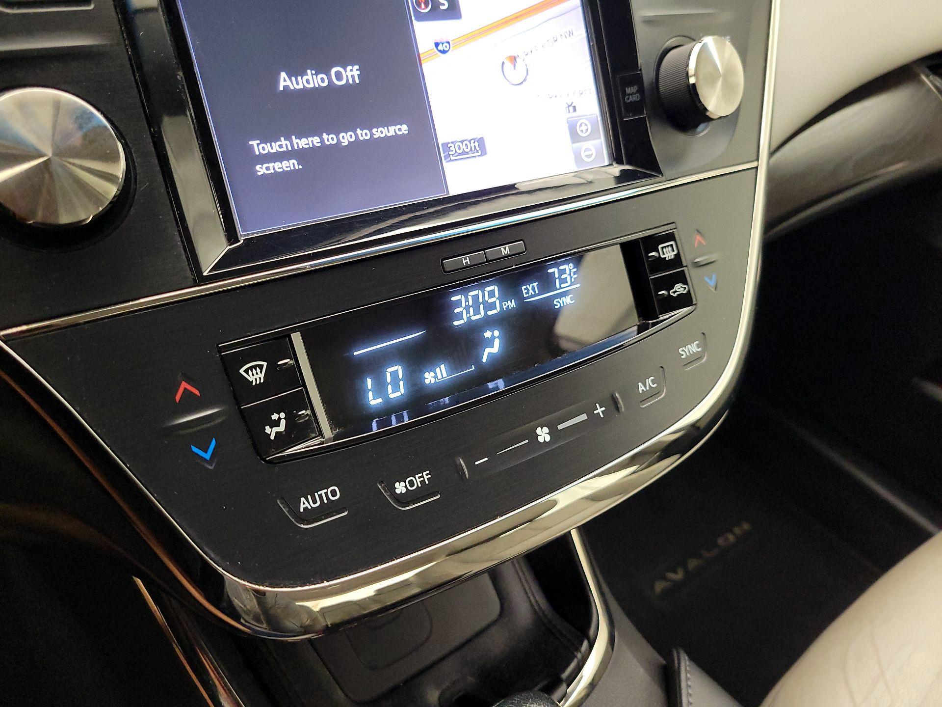 Thumbnail: 2016 Toyota Avalon - 17