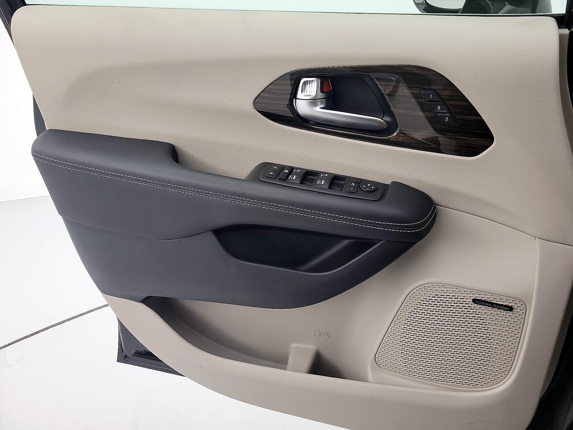 Thumbnail: 2023 Chrysler Pacifica - 12
