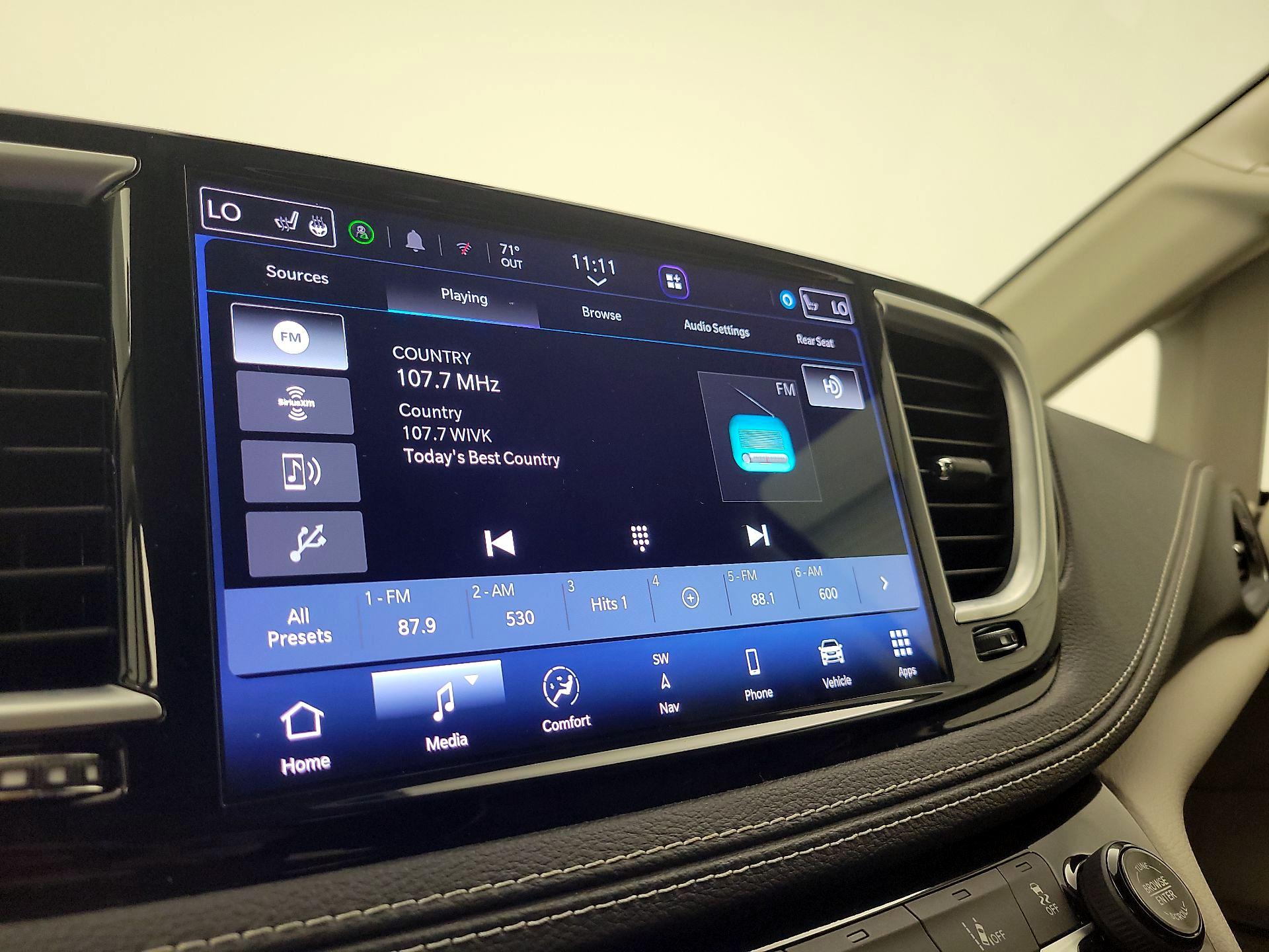 Thumbnail: 2023 Chrysler Pacifica - 16