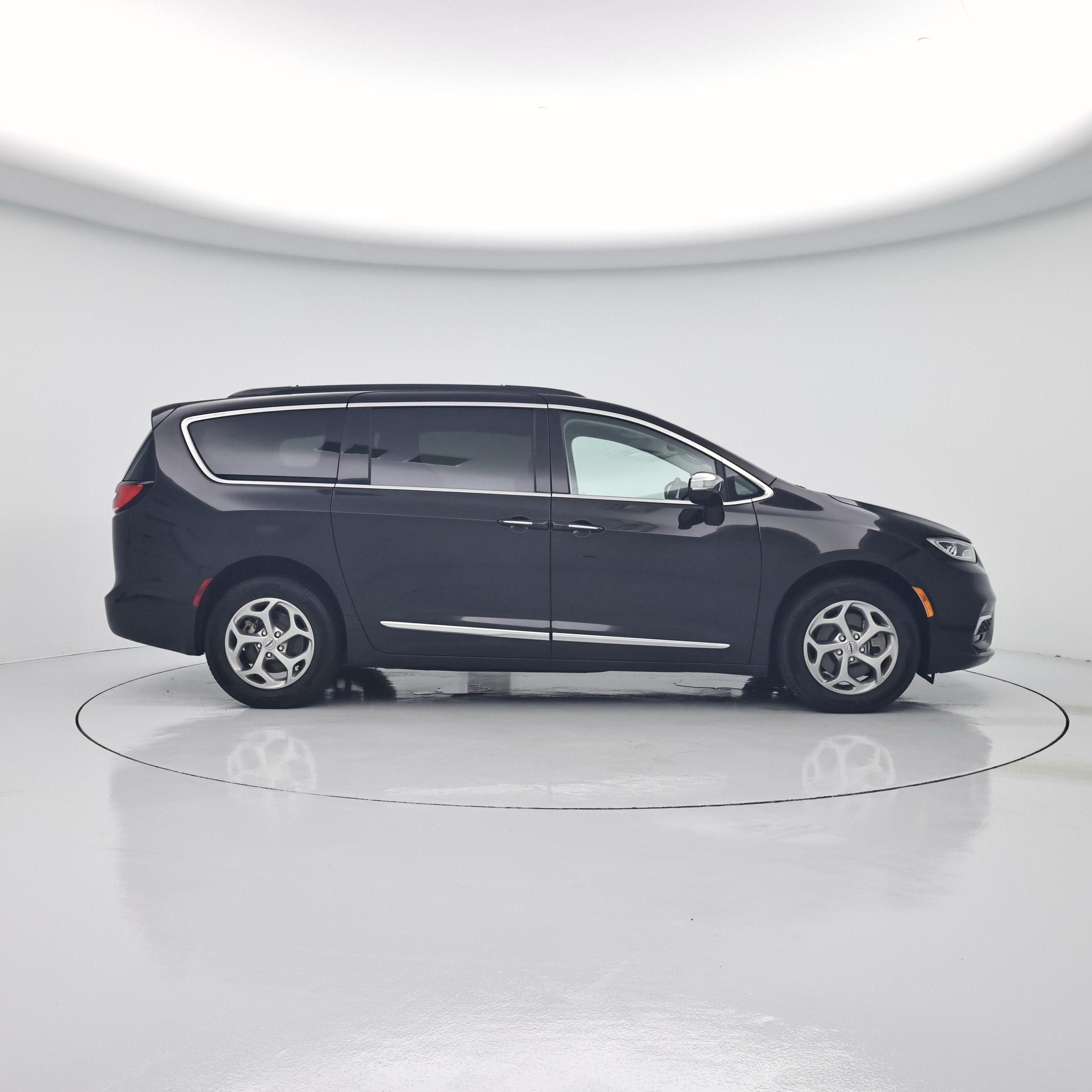 Thumbnail: 2023 Chrysler Pacifica - 7