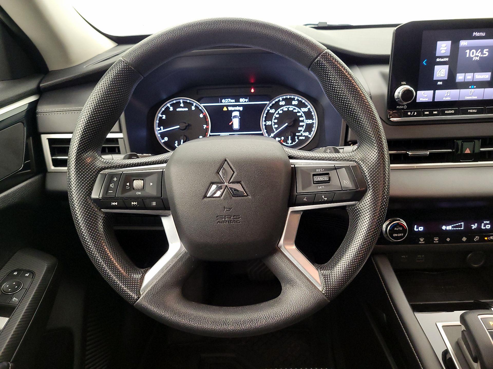 Thumbnail: 2022 Mitsubishi Outlander - 10