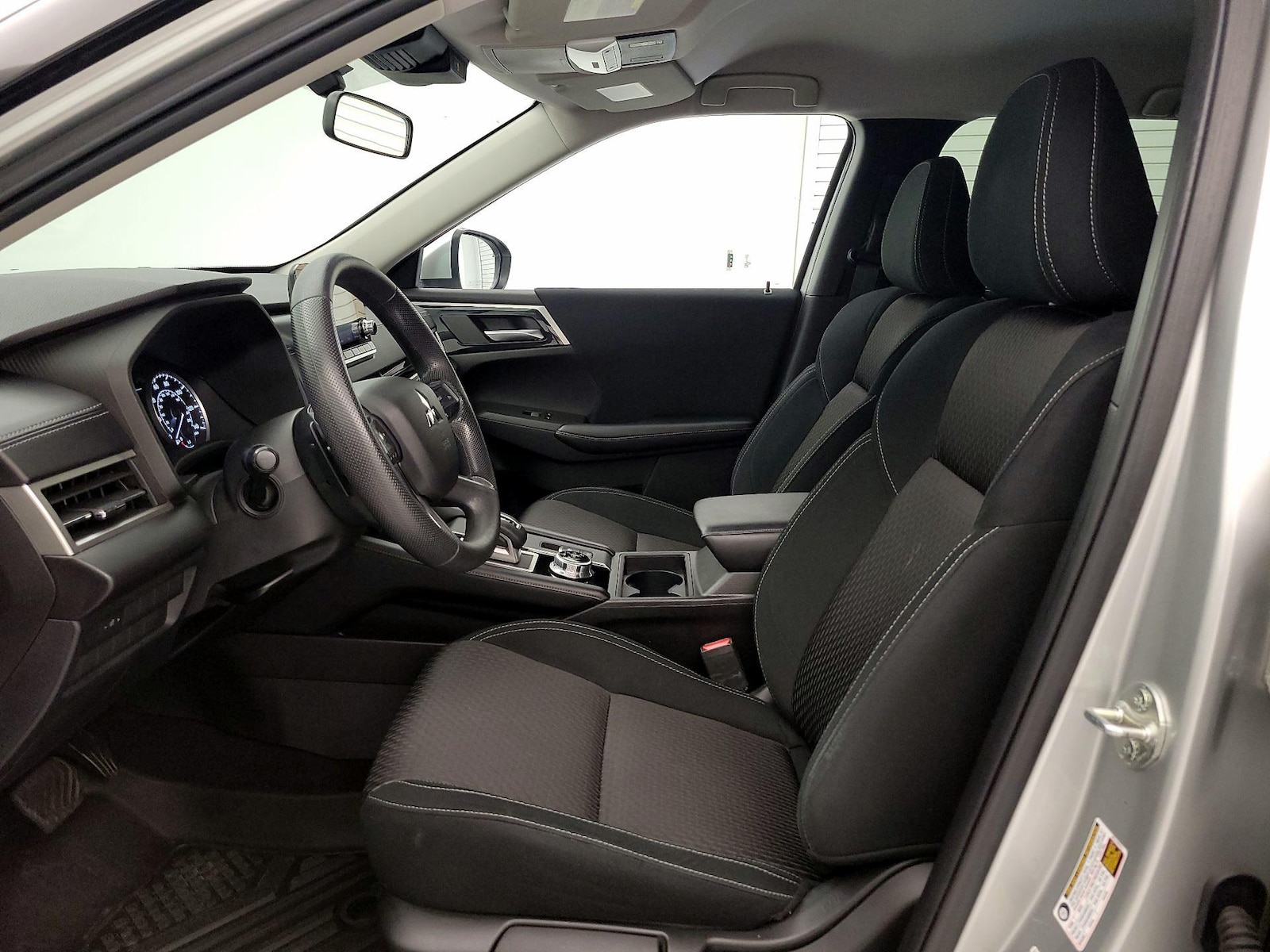 2022 Mitsubishi Outlander ES - Photo 12