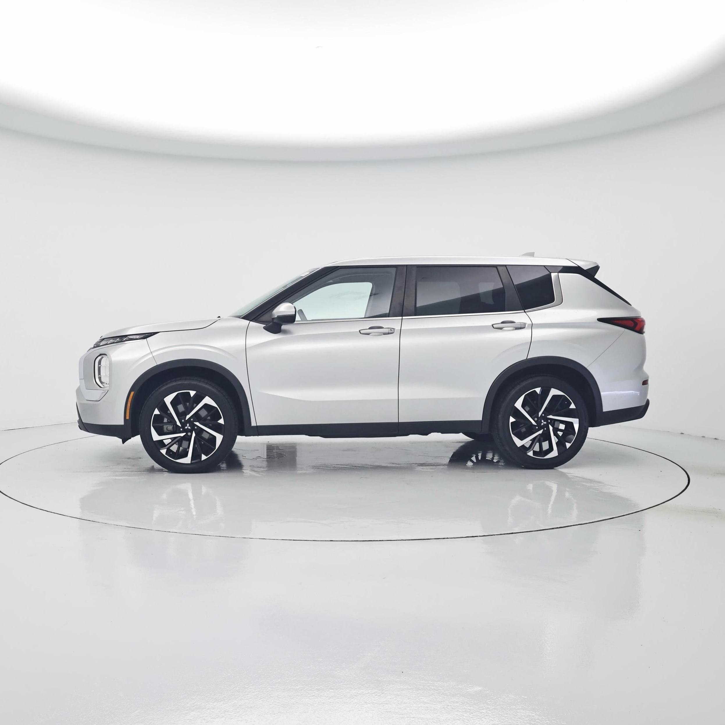 Thumbnail: 2022 Mitsubishi Outlander - 3