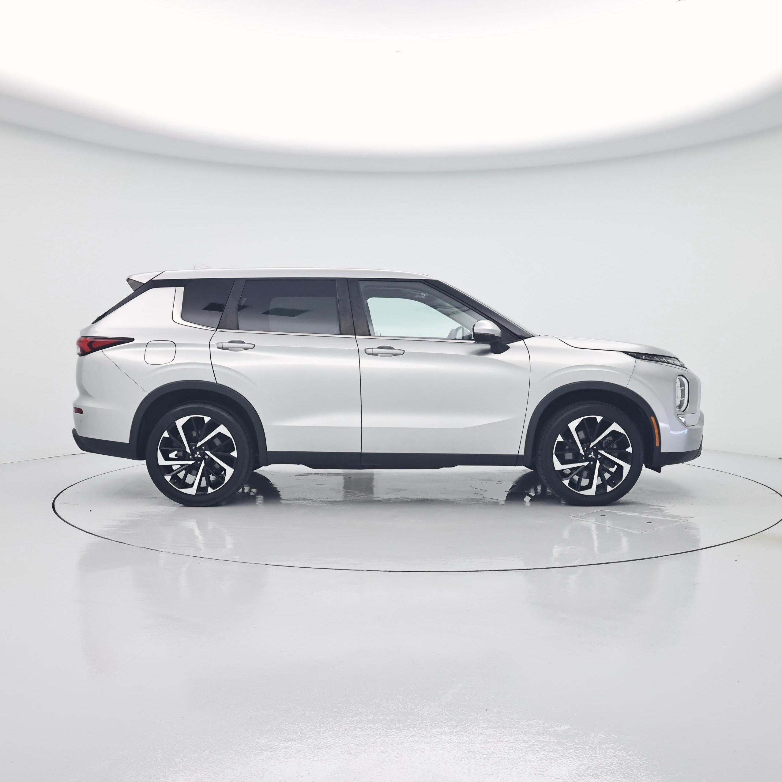 Thumbnail: 2022 Mitsubishi Outlander - 7