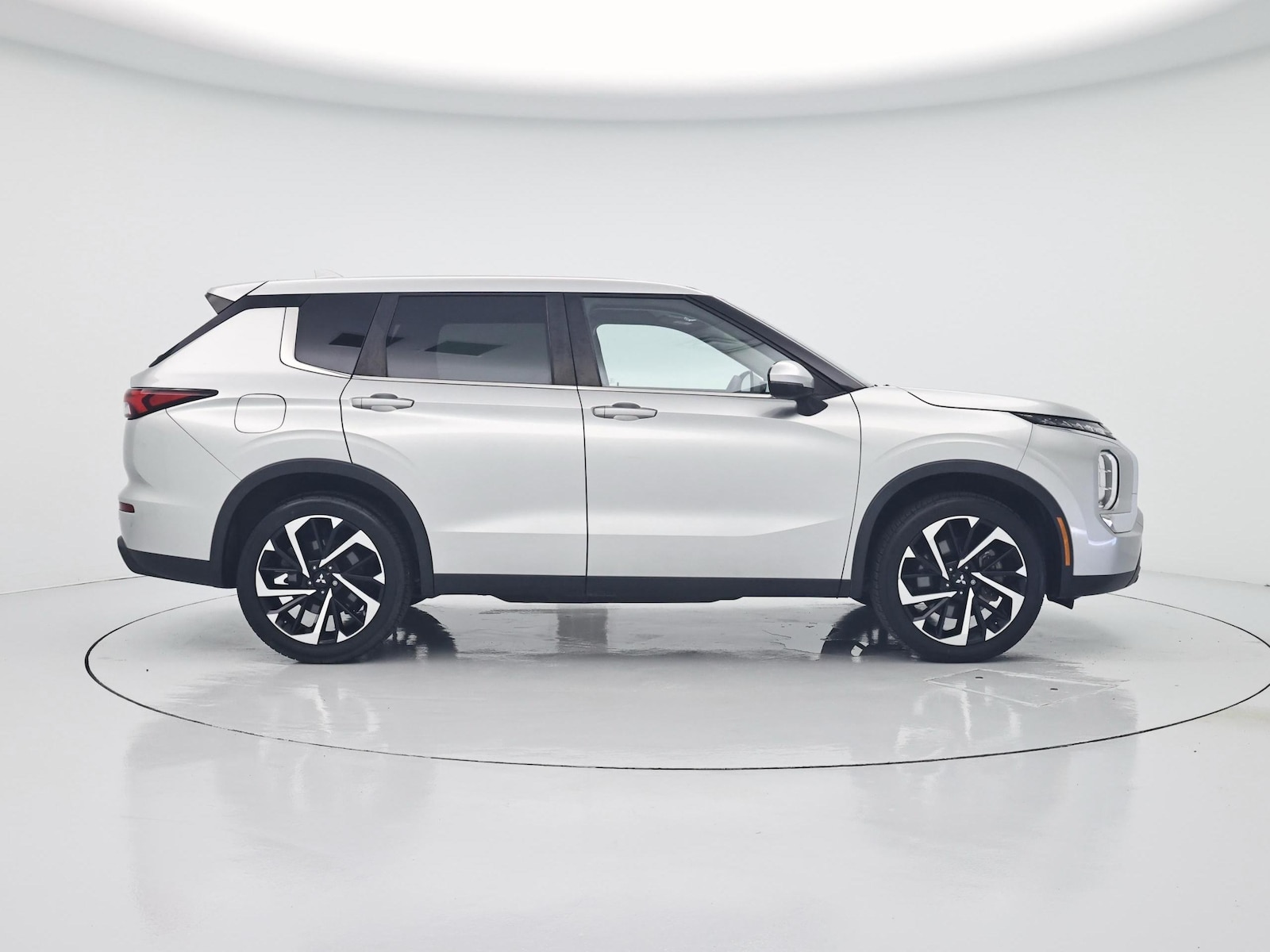 2022 Mitsubishi Outlander ES - Photo 8