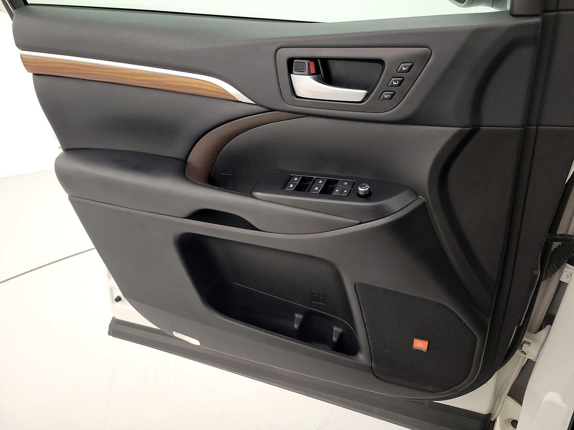 Thumbnail: 2019 Toyota Highlander - 12
