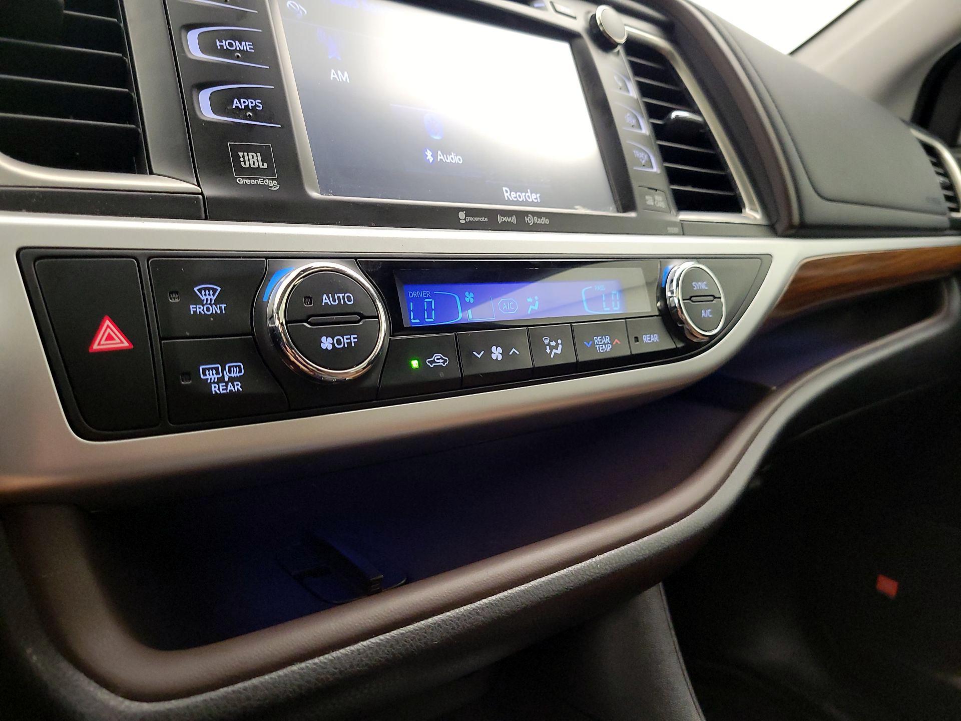 Thumbnail: 2019 Toyota Highlander - 17
