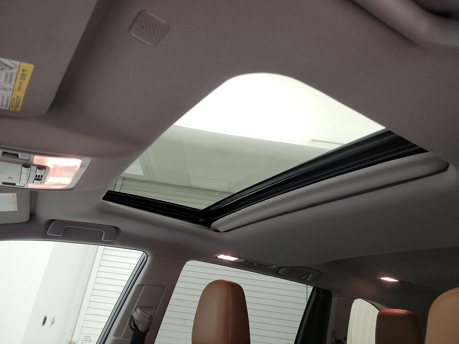 Thumbnail: 2019 Toyota Highlander - 20