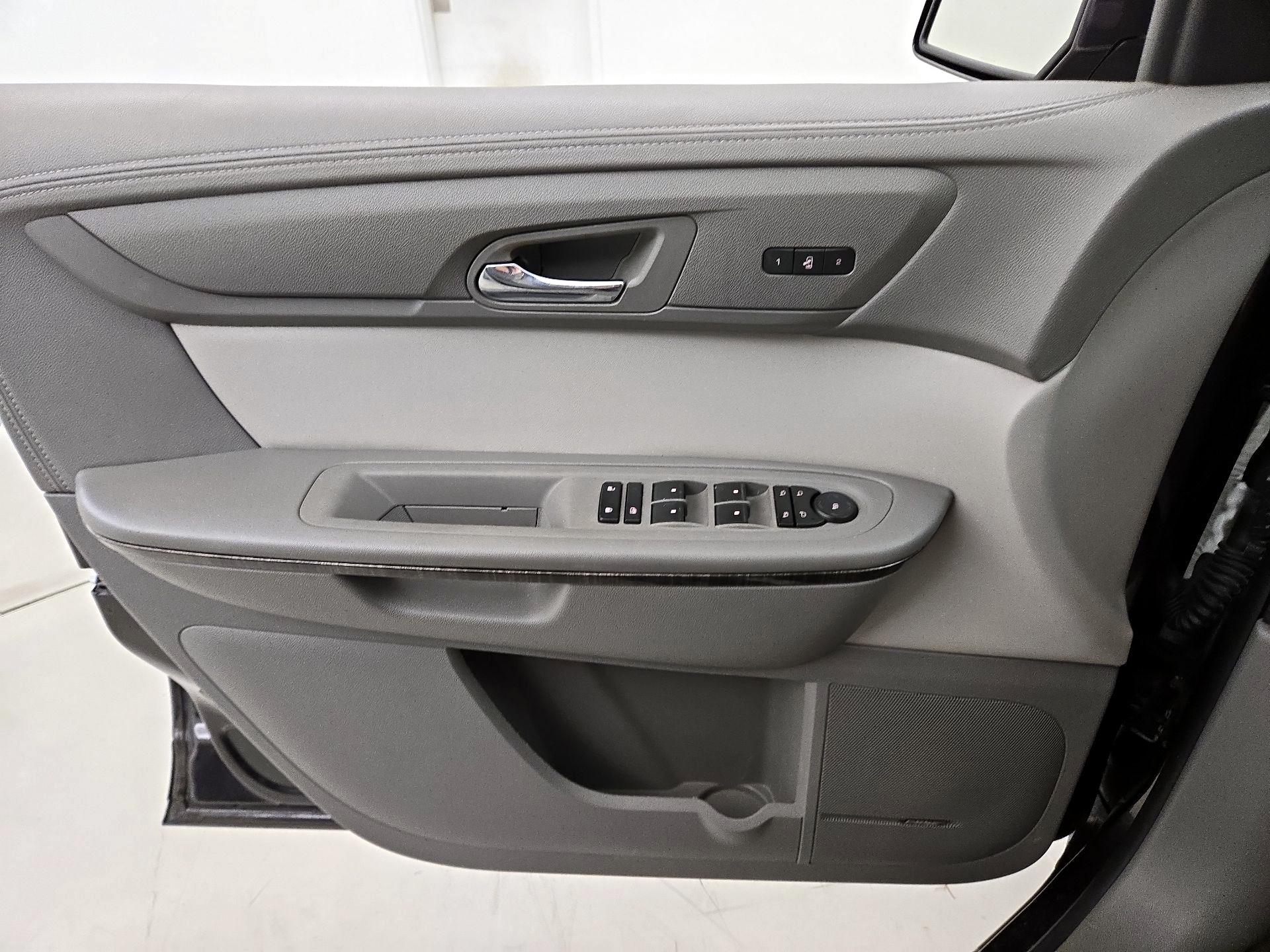 Thumbnail: 2017 GMC Acadia - 12