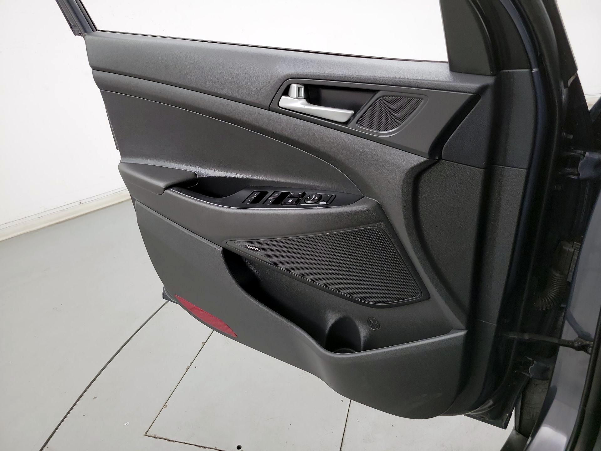 Thumbnail: 2020 Hyundai Tucson - 10