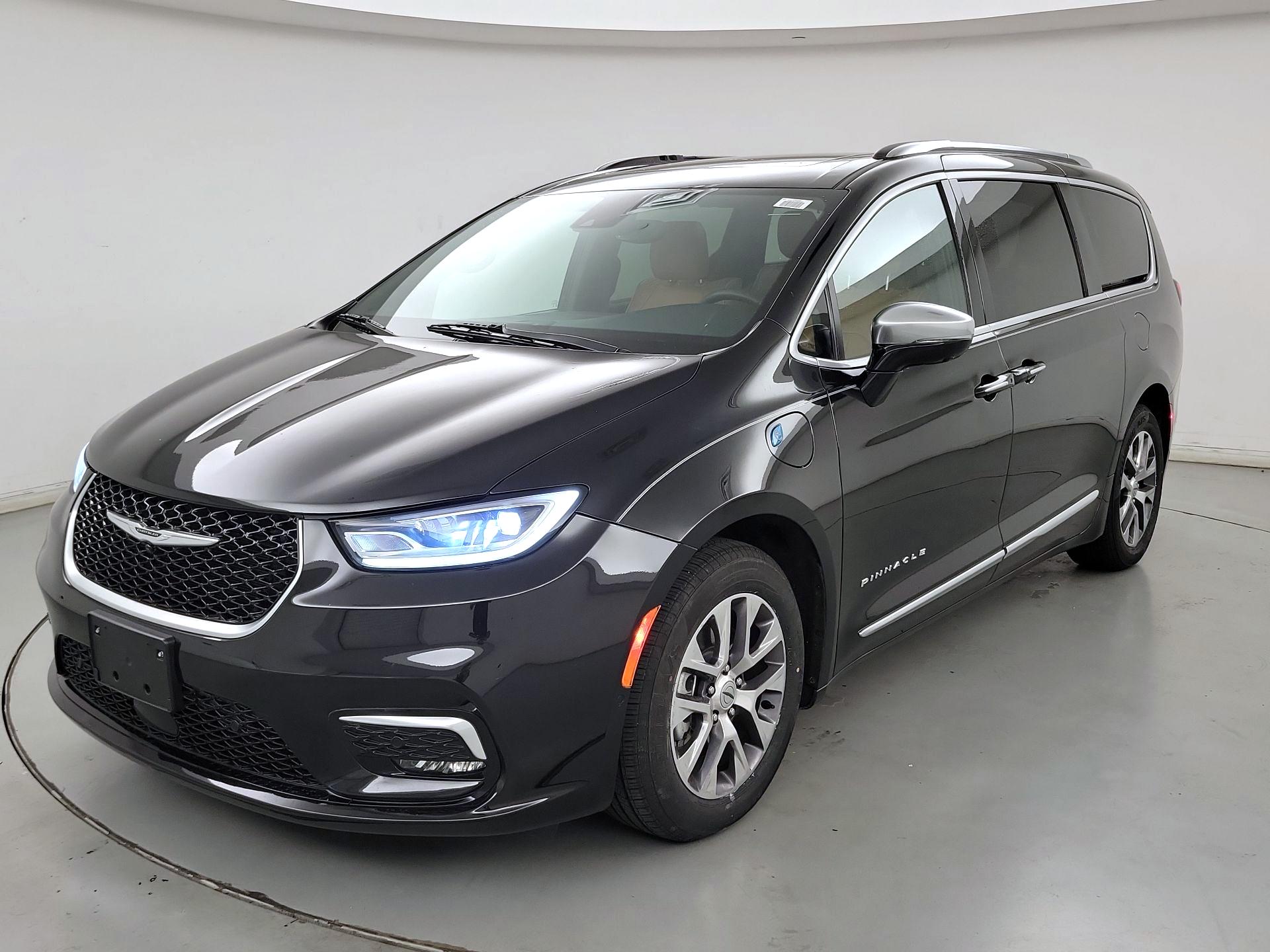Thumbnail: 2023 Chrysler Pacifica - 3