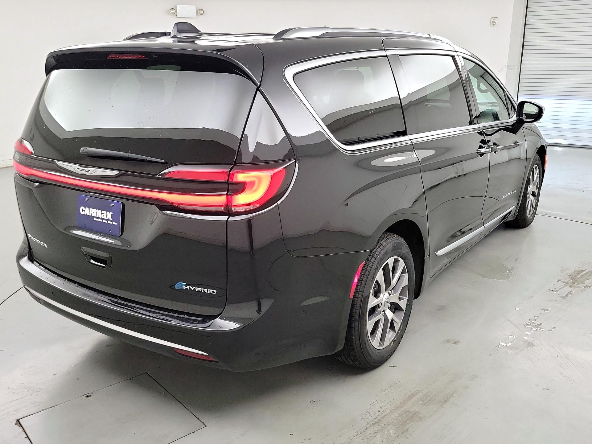Thumbnail: 2023 Chrysler Pacifica - 5