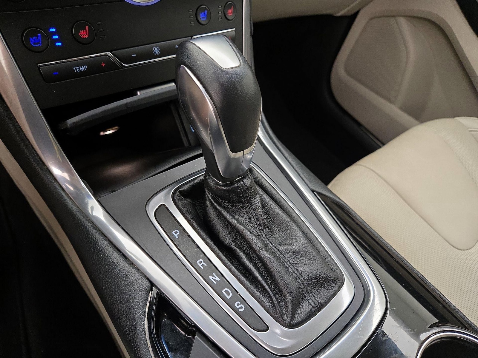 2017 Ford Edge Titanium - Photo 19