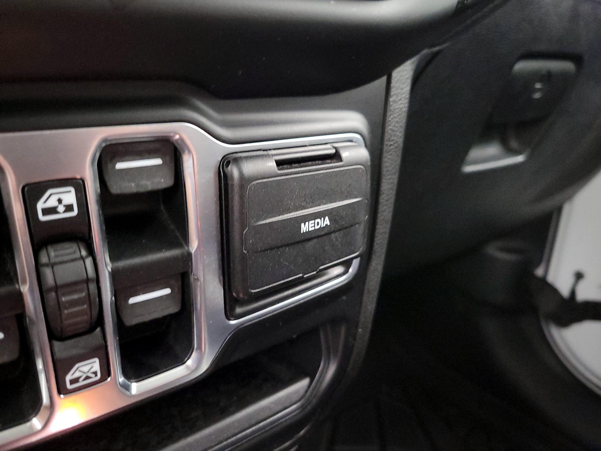 Thumbnail: 2020 Jeep Gladiator - 19