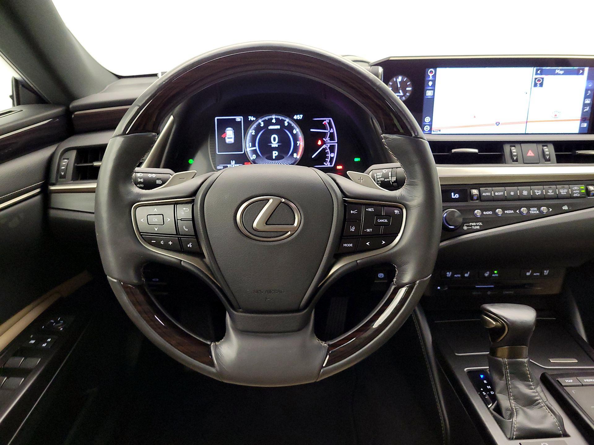 Thumbnail: 2019 Lexus ES - 10