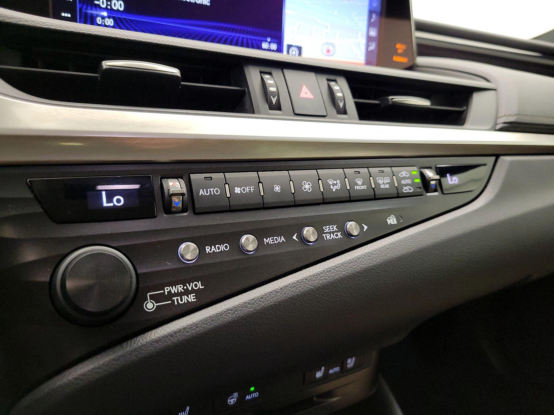 Thumbnail: 2019 Lexus ES - 17
