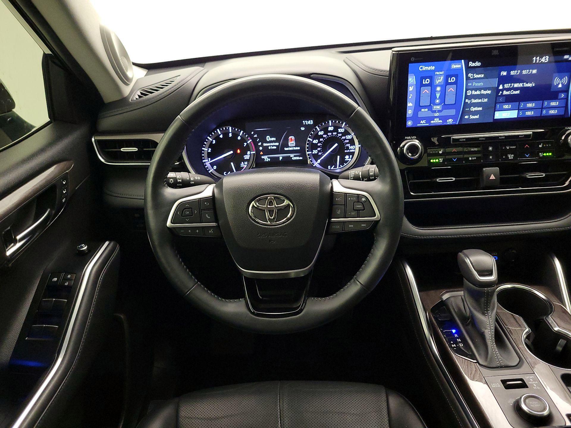 Thumbnail: 2022 Toyota Highlander - 10