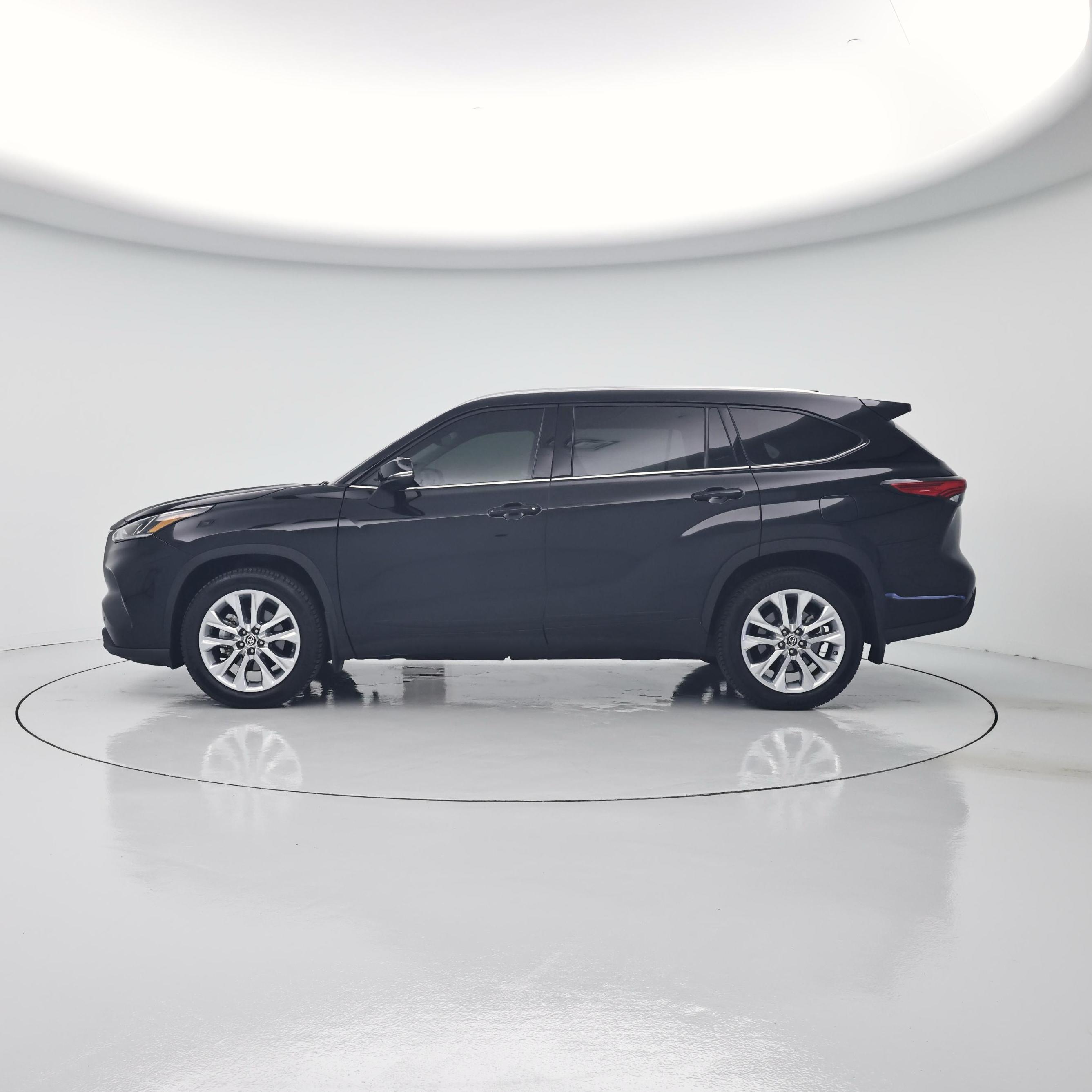 Thumbnail: 2022 Toyota Highlander - 3