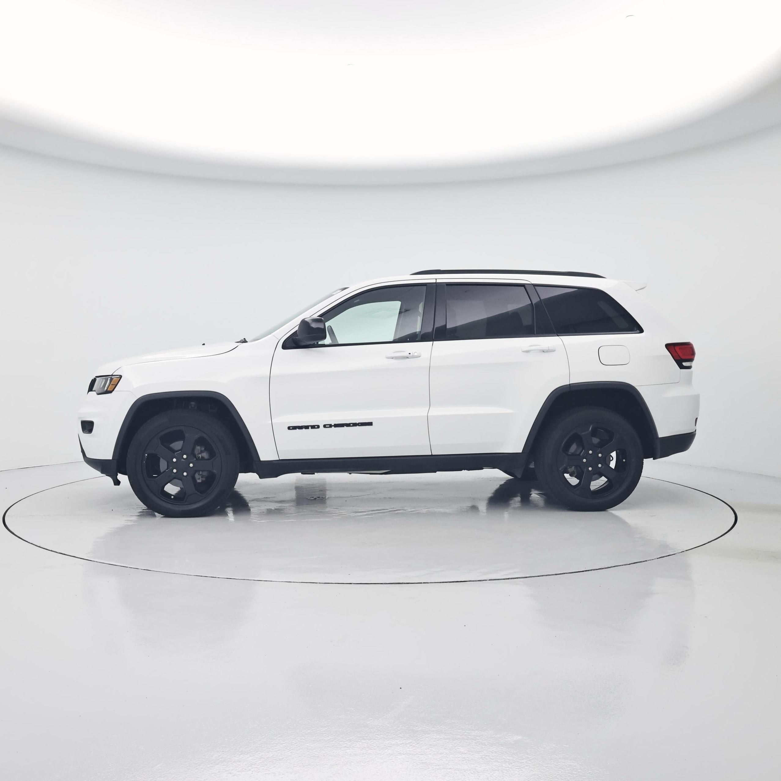 Thumbnail: 2018 Jeep Grand Cherokee - 3