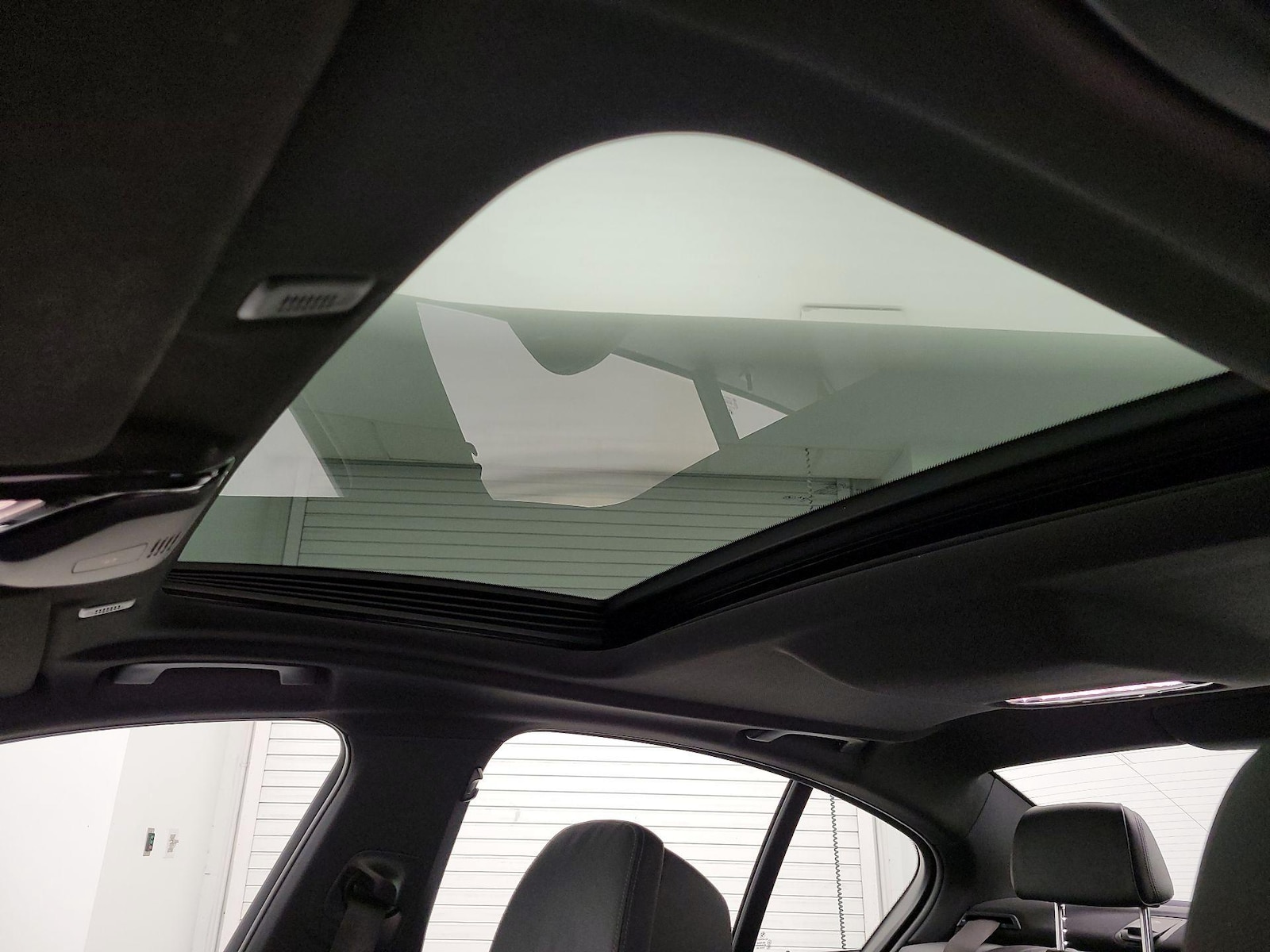 Sunroof(s) & Overhead Airbags