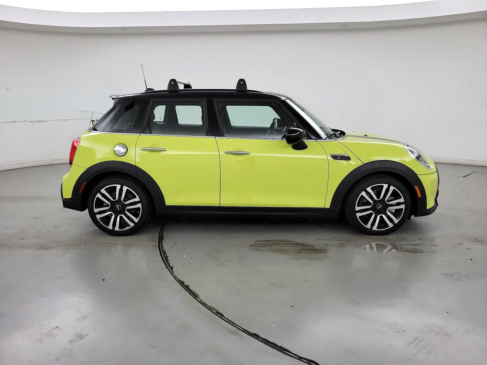 Thumbnail: 2023 MINI Cooper Hardtop - 4