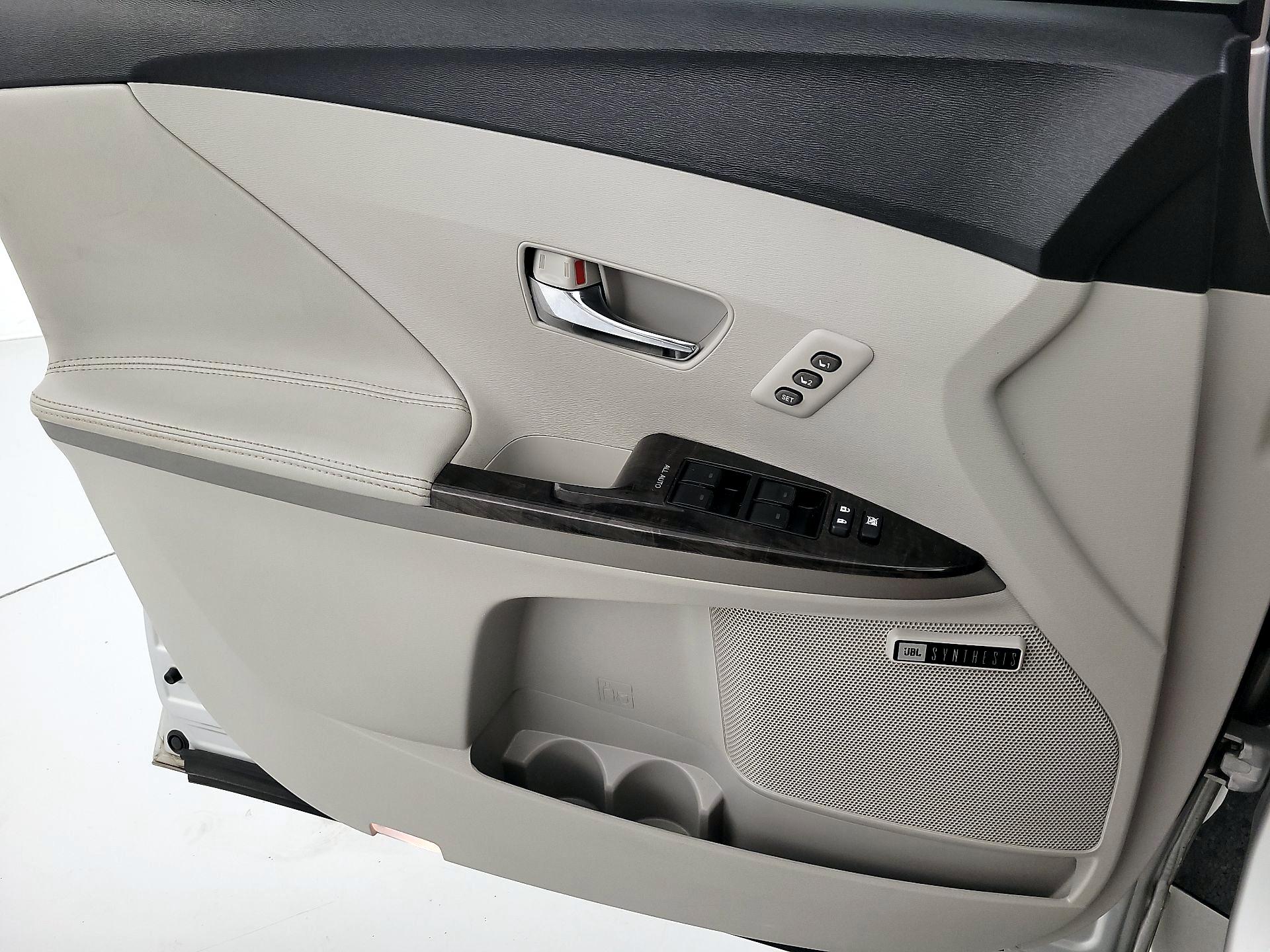 Thumbnail: 2014 Toyota Venza - 12