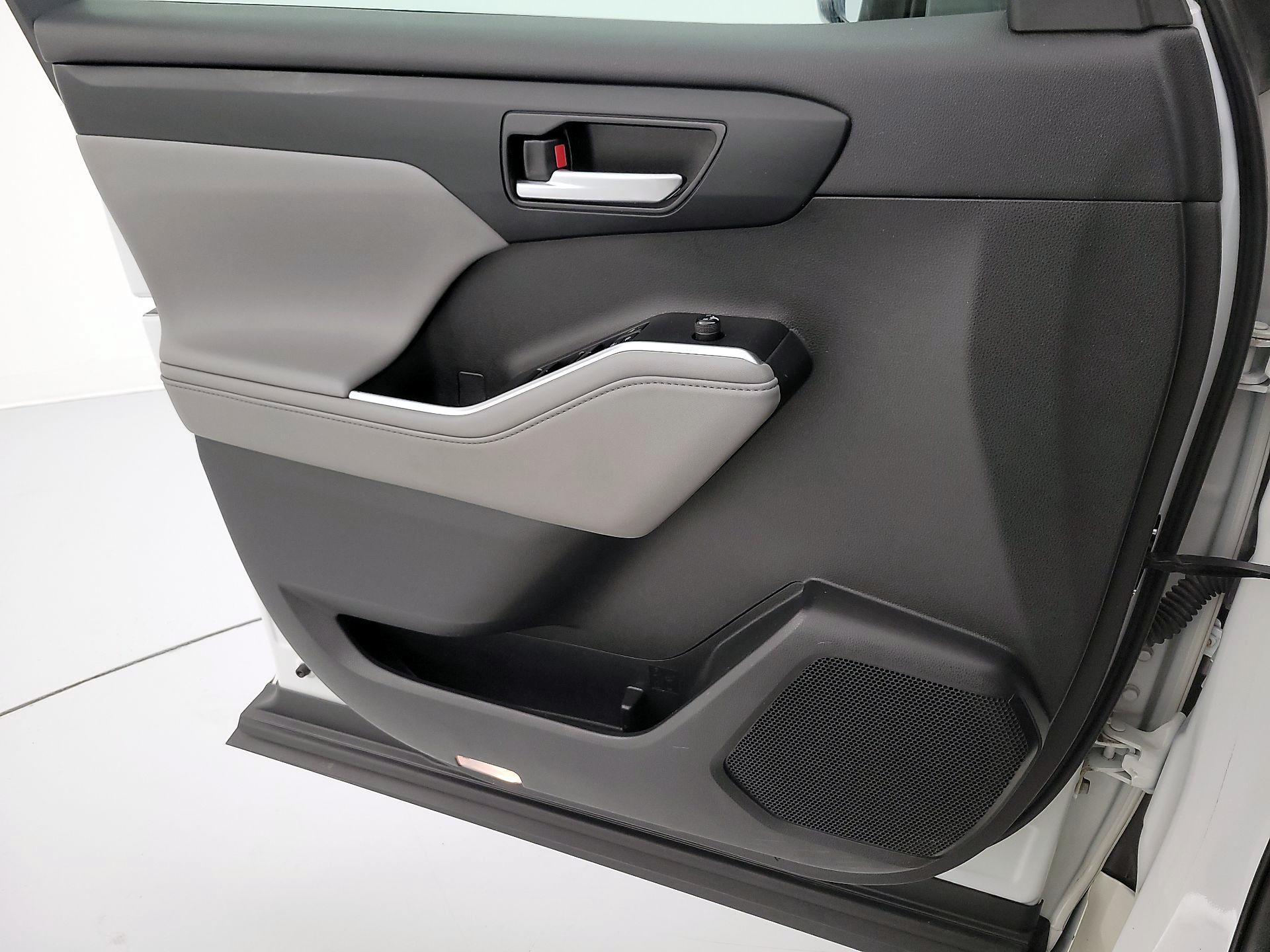 Thumbnail: 2020 Toyota Highlander - 12