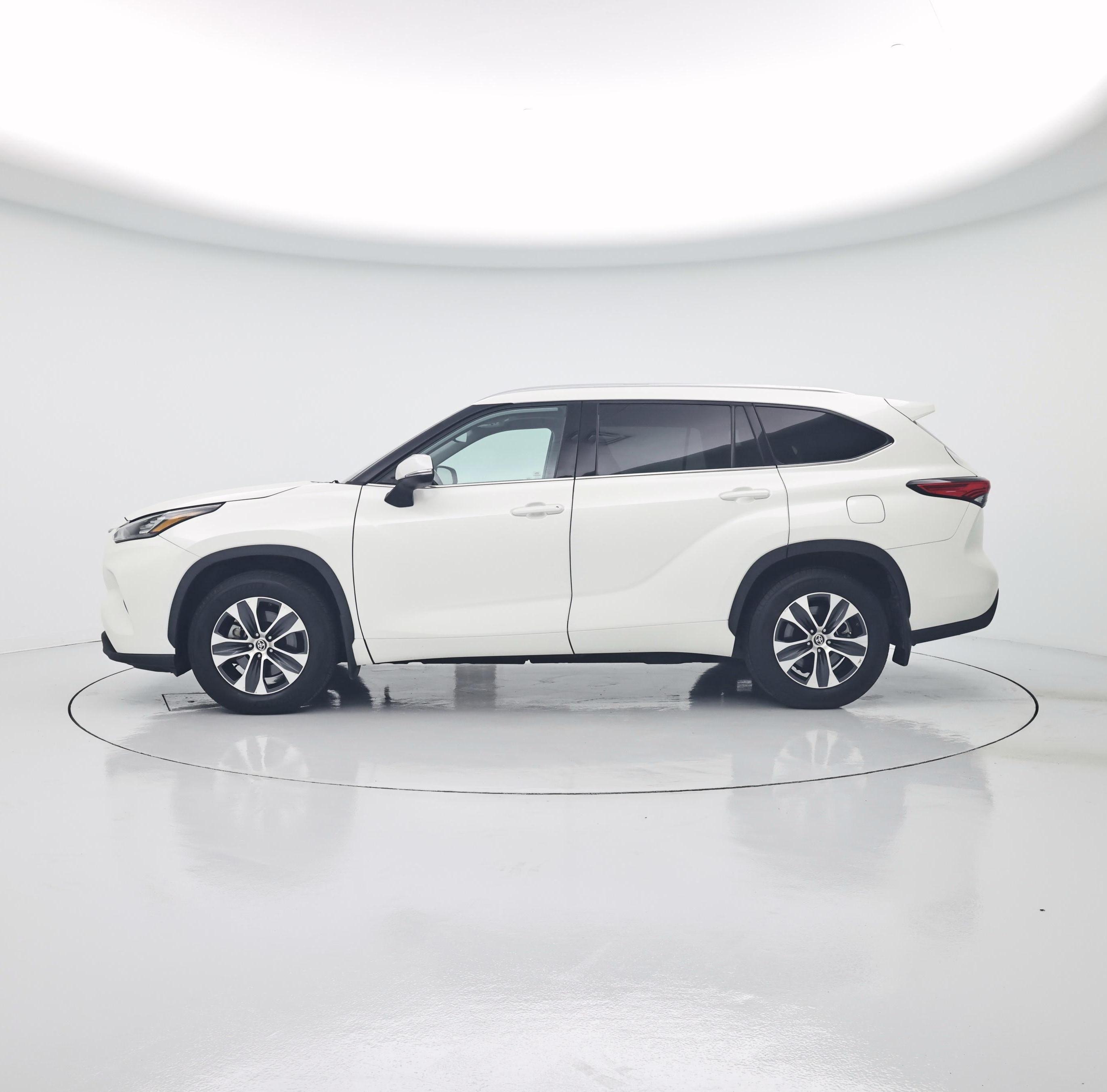 Thumbnail: 2020 Toyota Highlander - 3