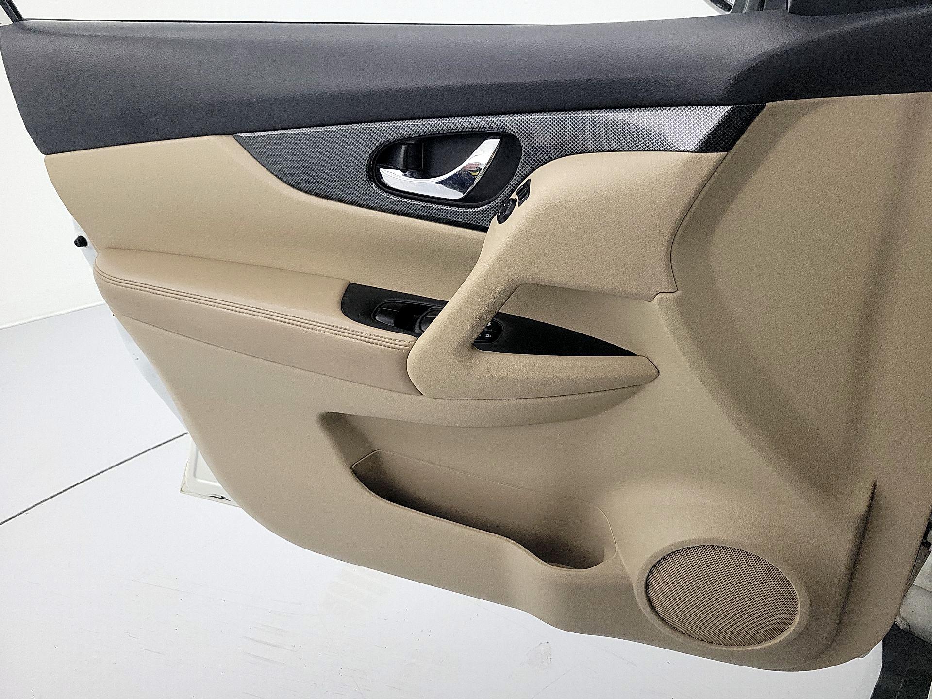 Thumbnail: 2016 Nissan Rogue - 12
