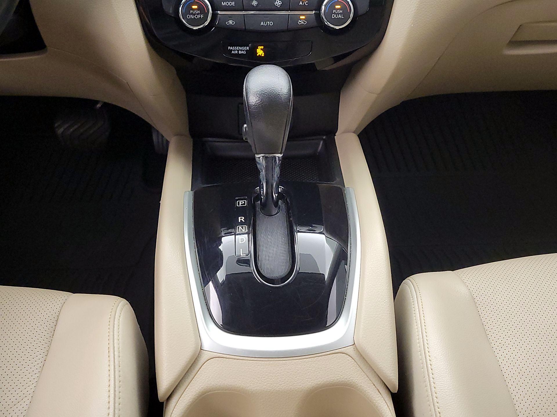 Thumbnail: 2016 Nissan Rogue - 18