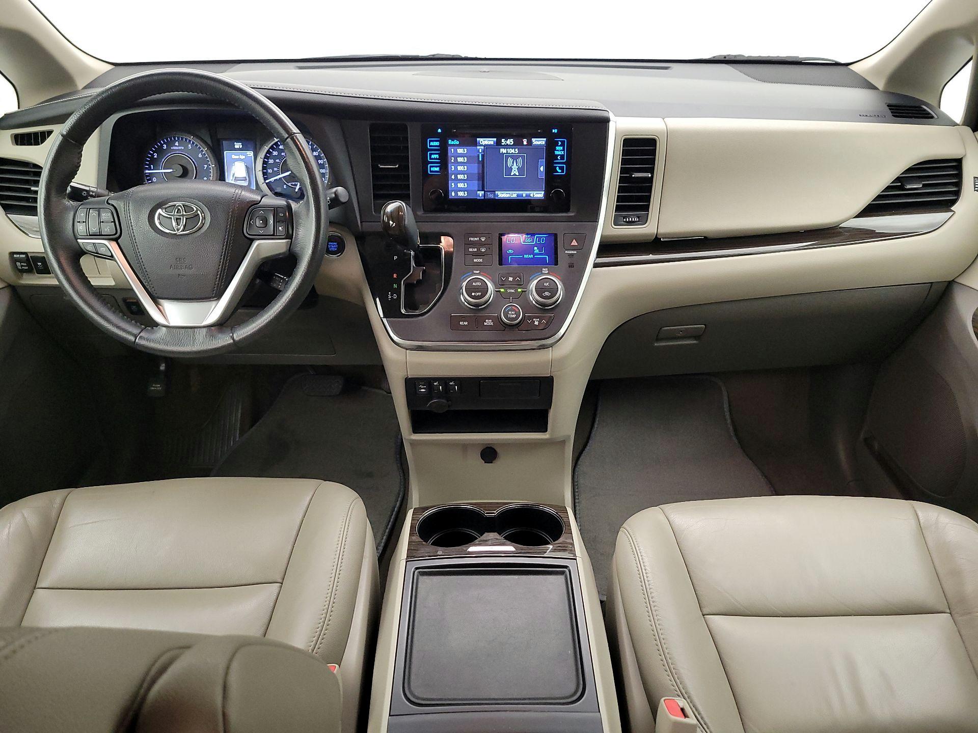 Thumbnail: 2017 Toyota Sienna - 9