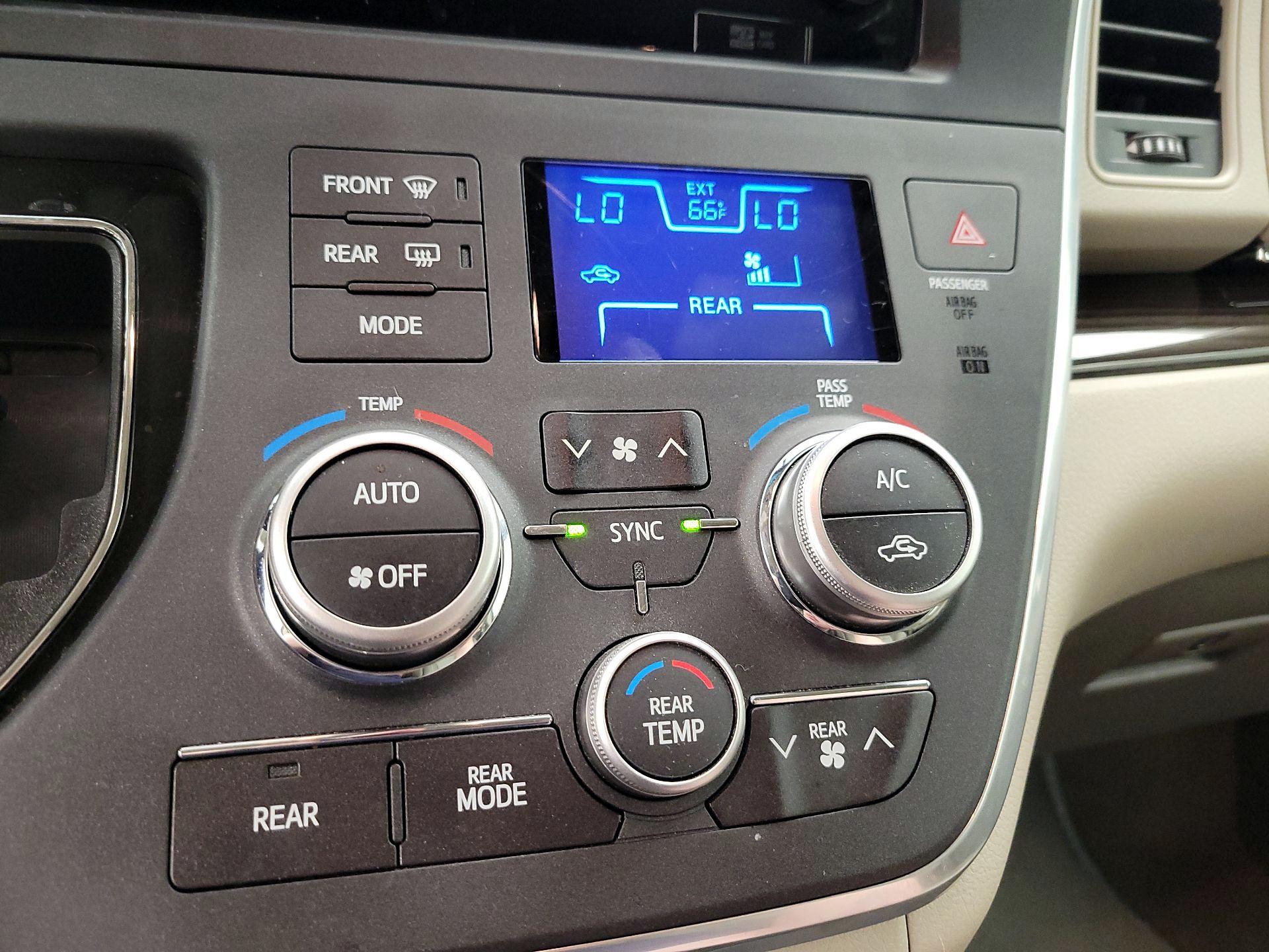 Thumbnail: 2017 Toyota Sienna - 16