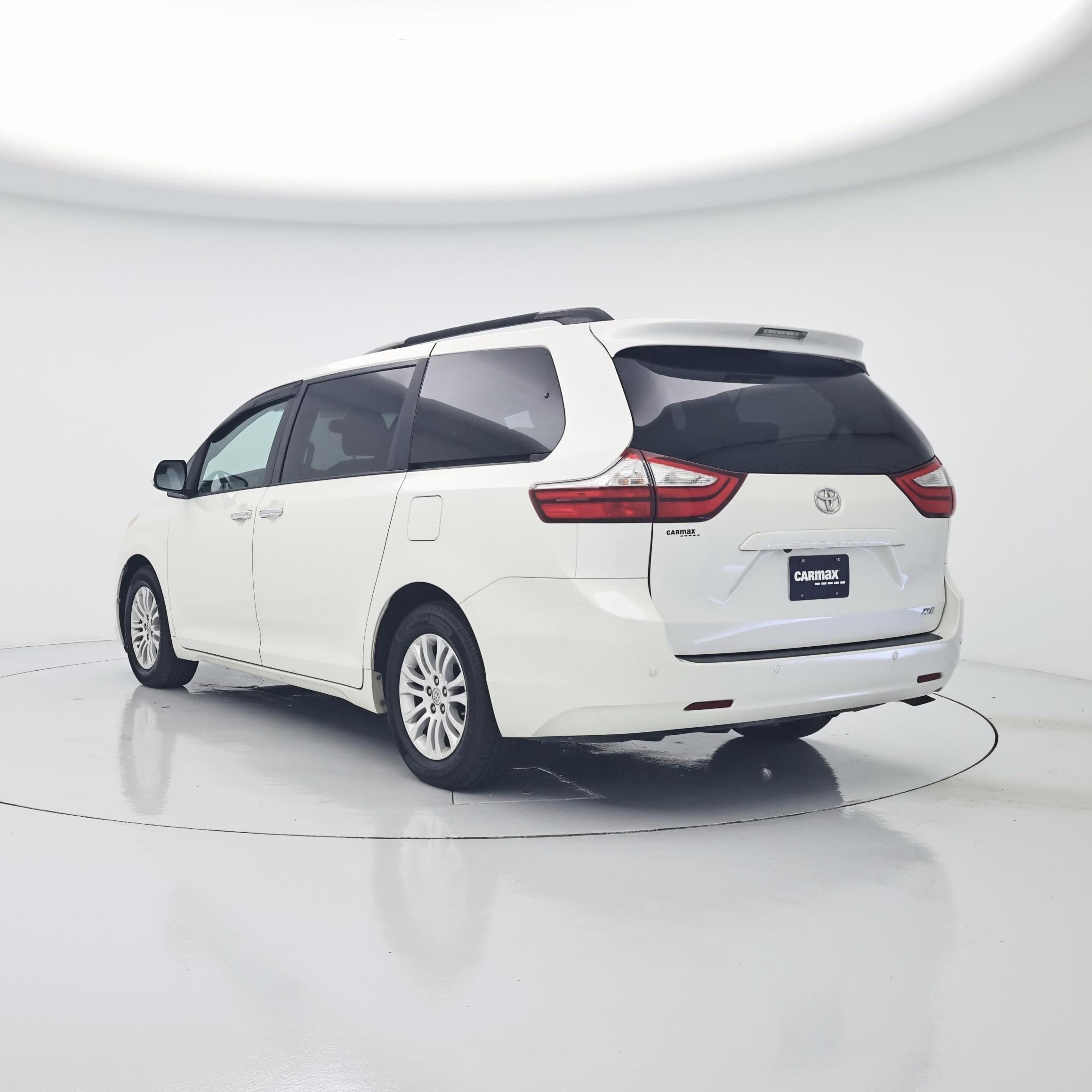 Thumbnail: 2017 Toyota Sienna - 2