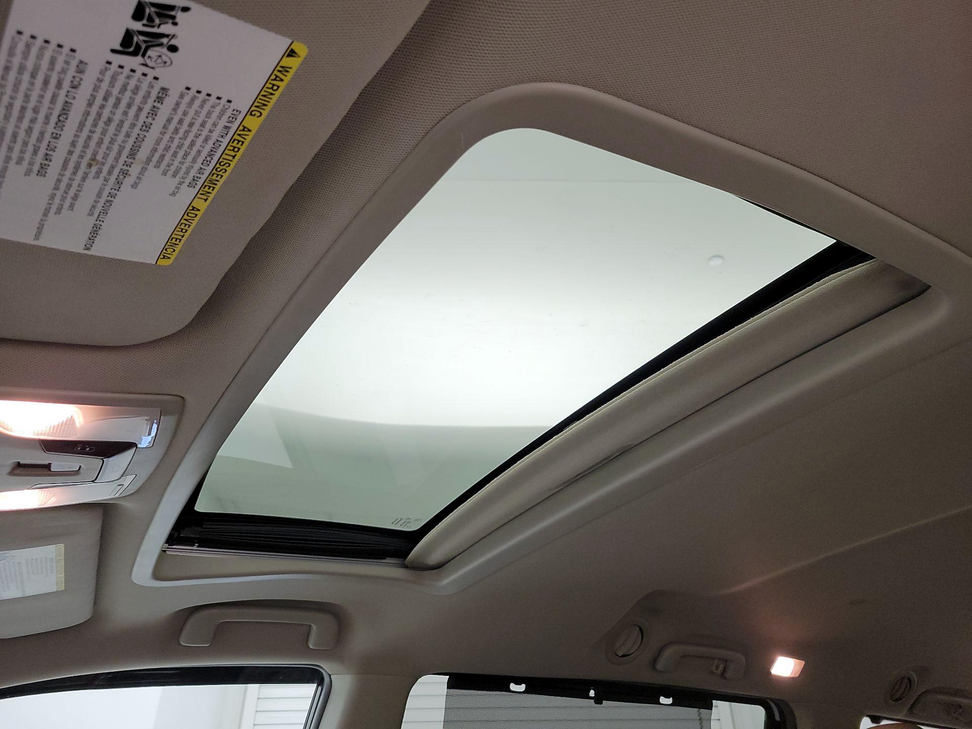 Thumbnail: 2017 Toyota Sienna - 19