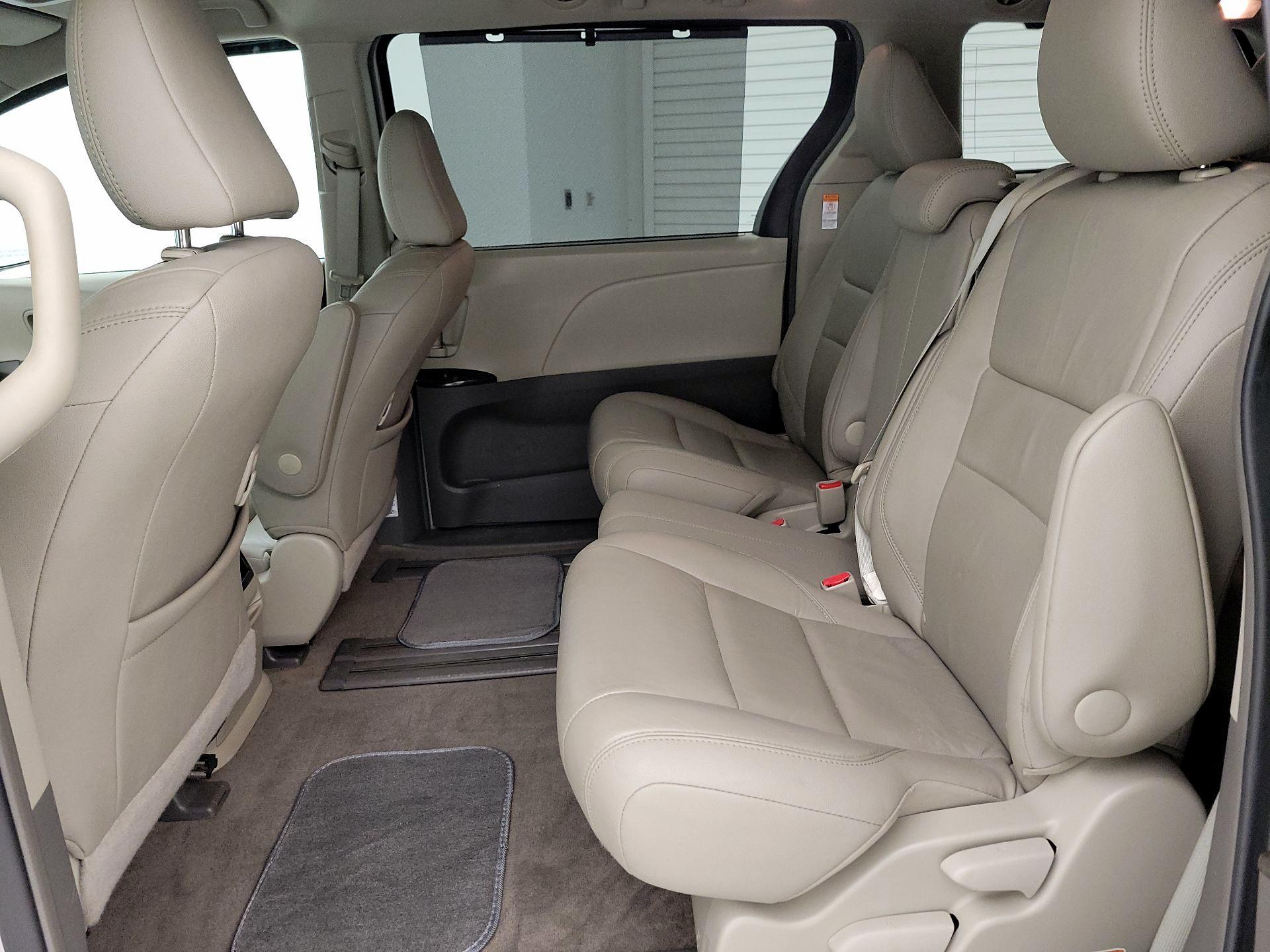 Thumbnail: 2017 Toyota Sienna - 20