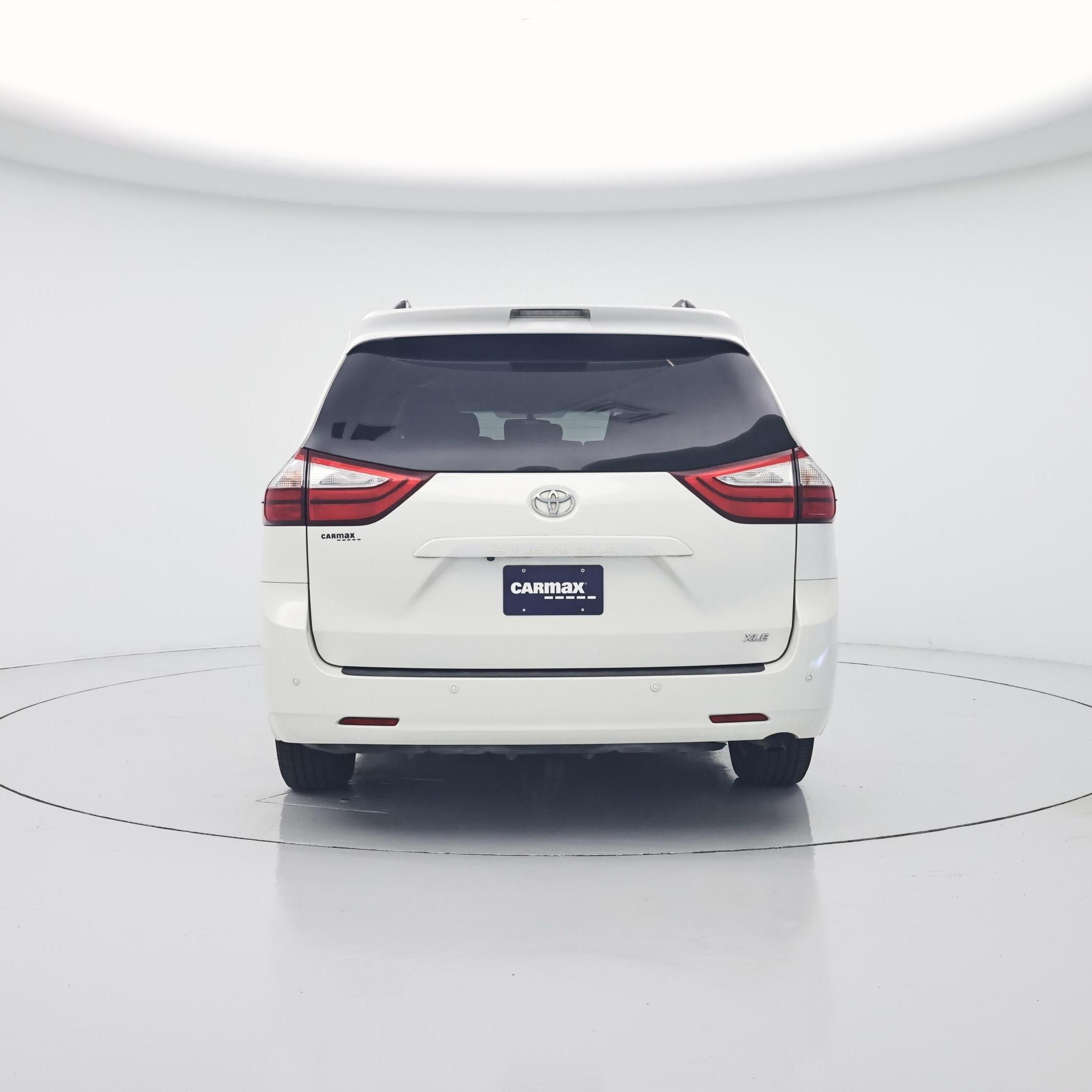 Thumbnail: 2017 Toyota Sienna - 6
