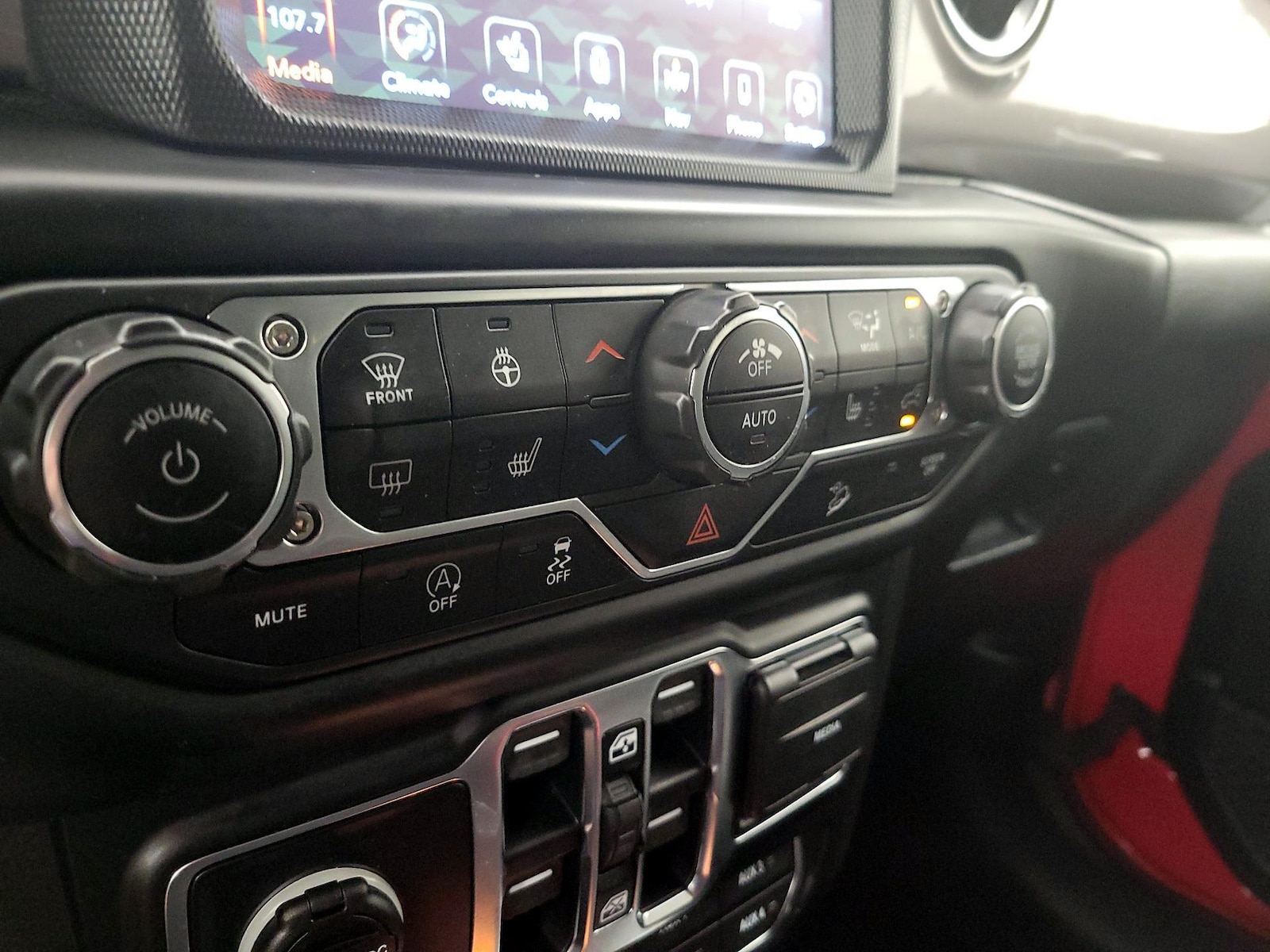 2021 Jeep Wrangler Unlimited Sahara - Photo 18