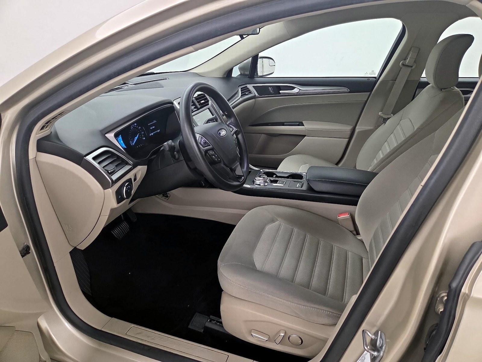 2018 Ford Fusion SE - Photo 12