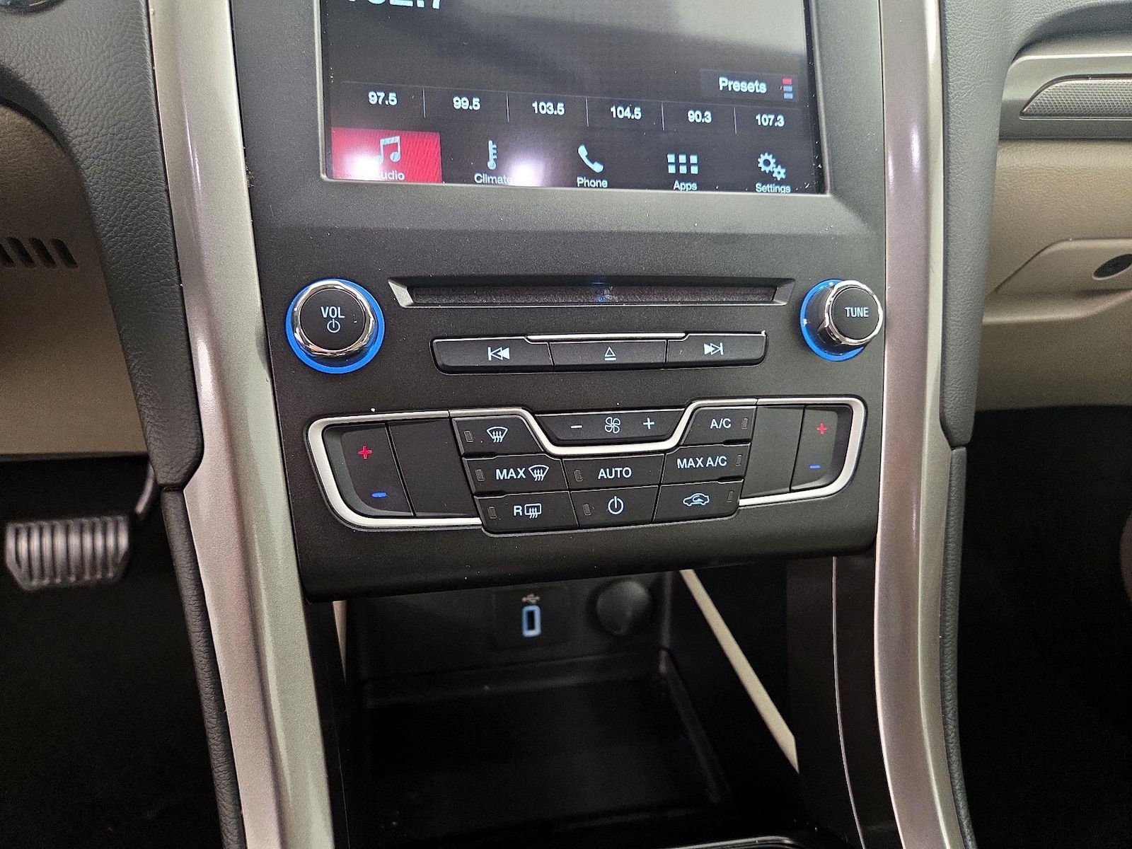 2018 Ford Fusion SE - Photo 17